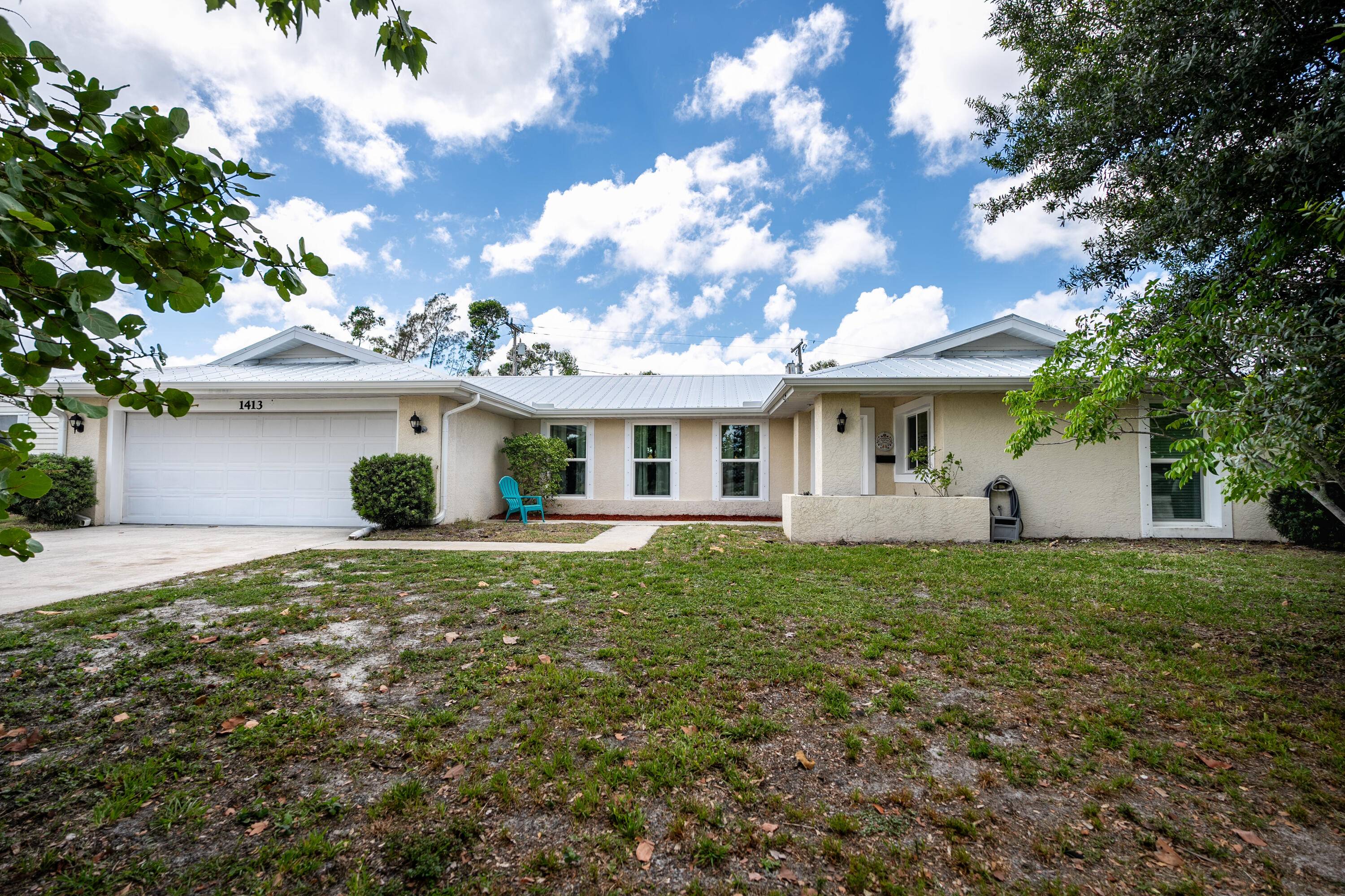 Charming 3 bedroom, 2 bath, 2 car garage home in Sandpiper Bay.