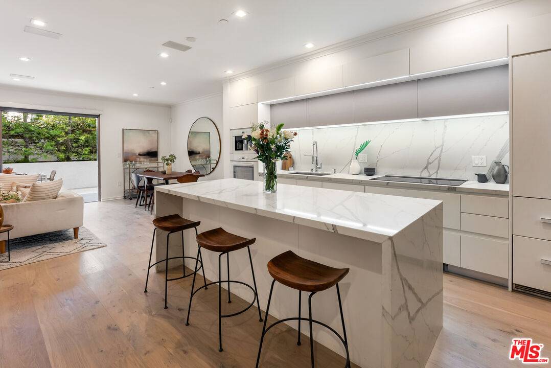 132 N Swall Dr 2BR Beverly Grove La