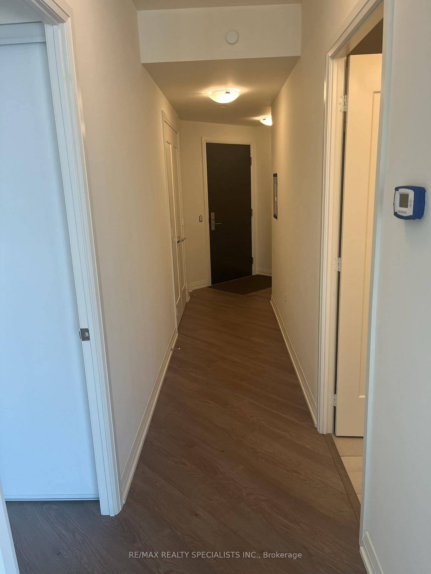 Beautiful 2 bed, 2 bath condo, corner unit.