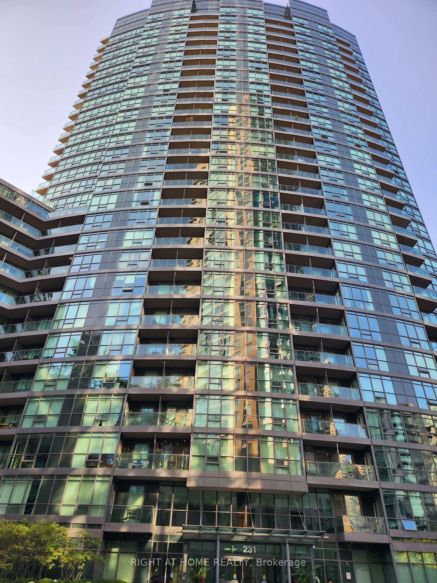 100 Transit Score. 100 Walkability.