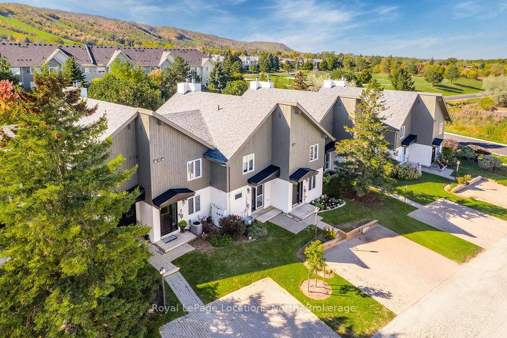 Move in for ski season ! Located within easy walking distance of Blue Mountain and the bustling shops, restaurants and loads of entertainment at the Village at Blue, you'll love ...
