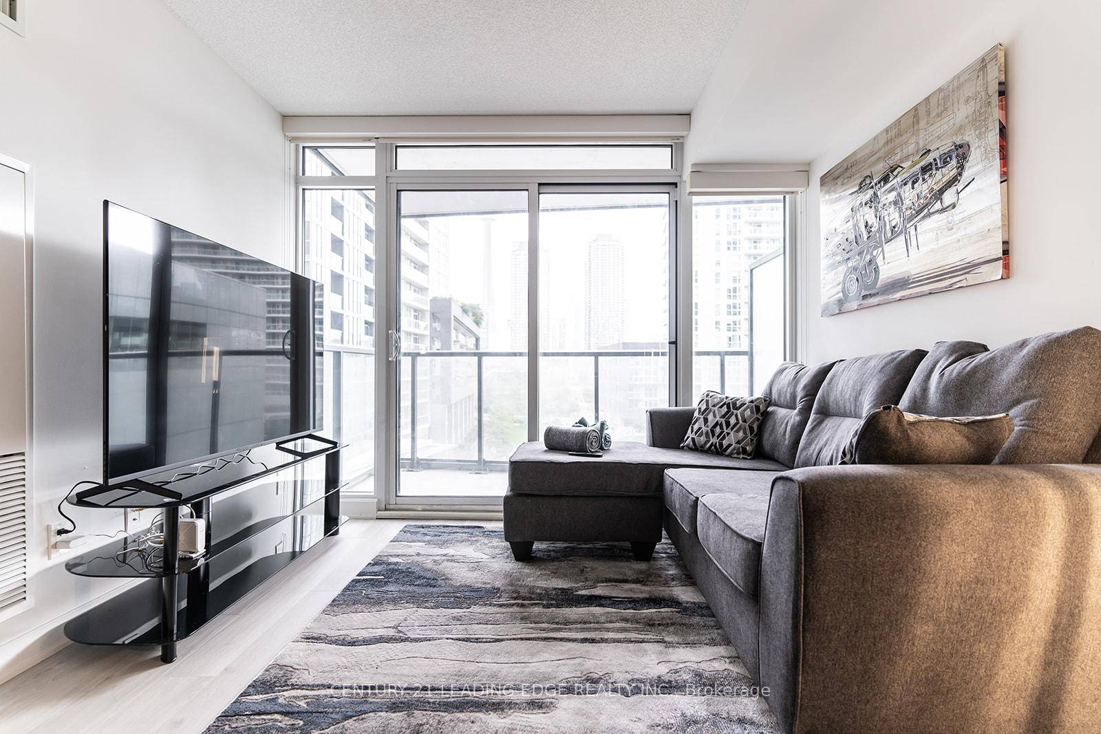 Modern and Stylish Condo located in the heart of Cityplace.