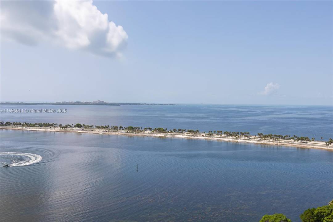 Wake to sunlit bay views, wind down to city lights !