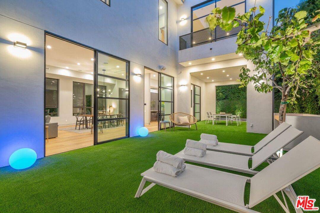 346 N KINGS RD 6BR Beverly Grove La