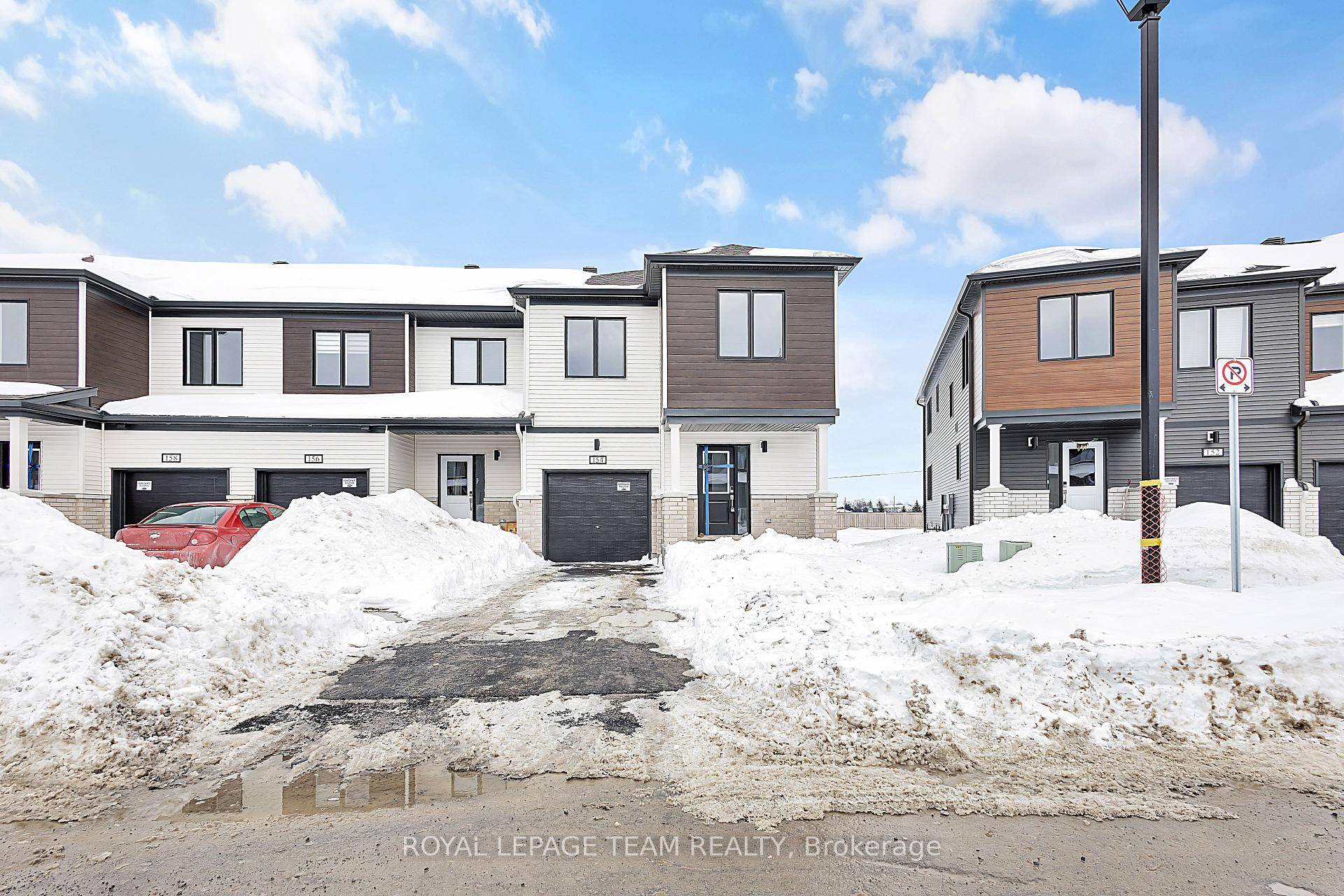 AVAILABLE IMMEDIATELY Beautiful and spacious, brand new End Unit Townhouse in the desired Mattamy's Oxford village neighborhood.
