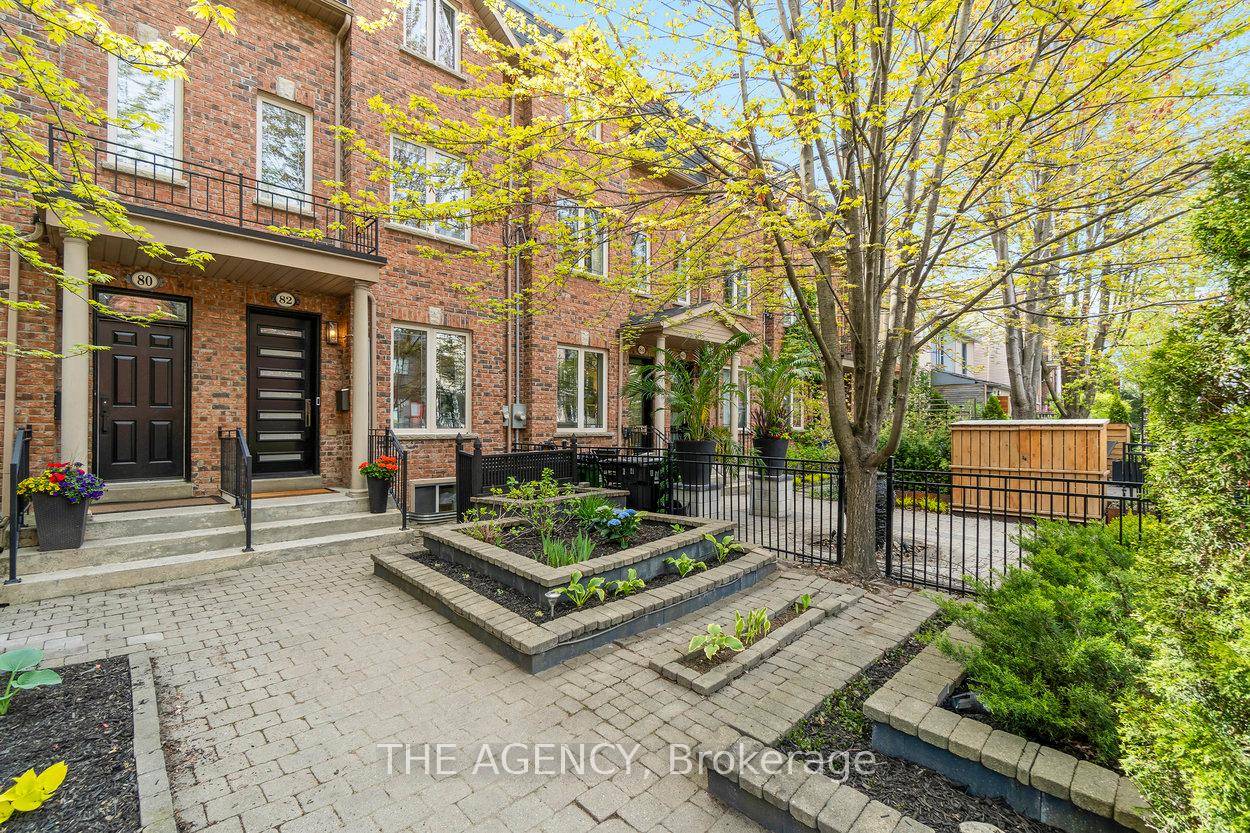 Stunning Manhattan style townhome in vibrant Leslieville.