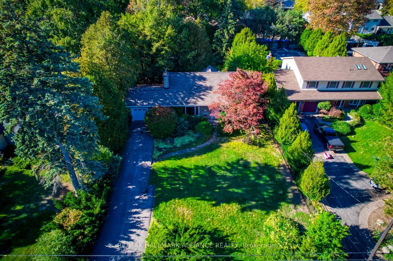 Located in Burlingtons prestigious Shoreacres neighbourhood.