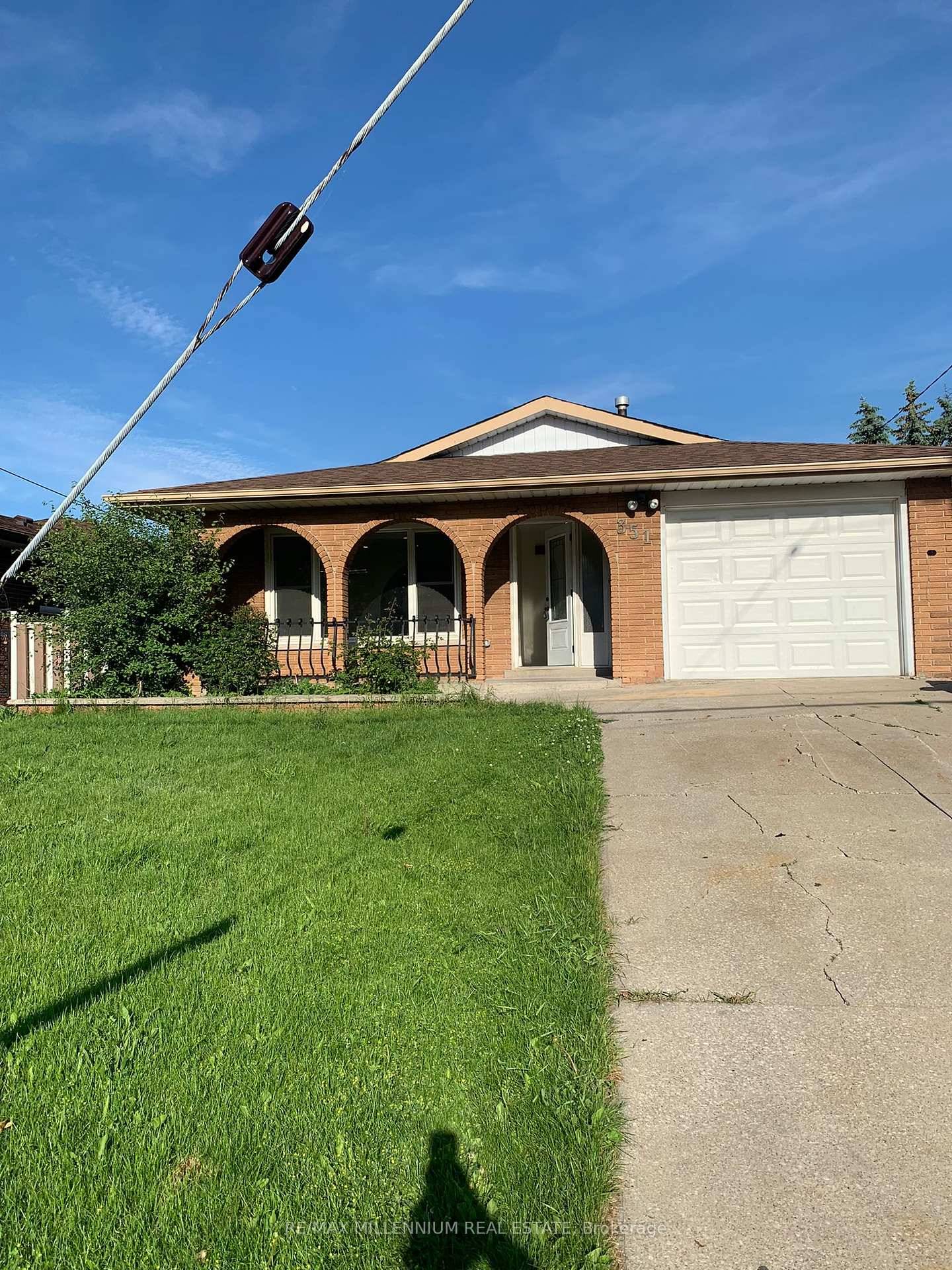 Fully Finished 4 Lvb Split With Main Floor Family Rm And Walkout To Yard.