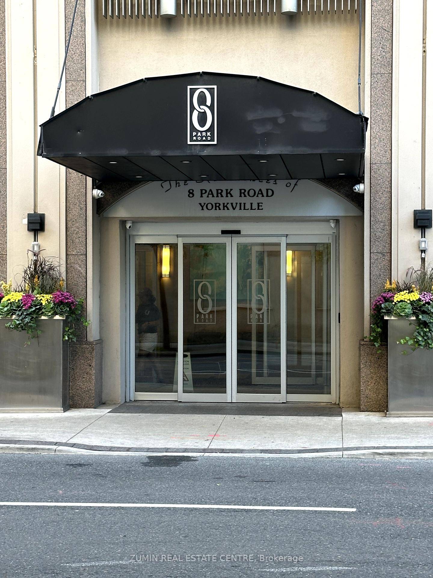 Enjoy the incredible convenience of living in the heart of downtown at 8 Park Road unit 2116.