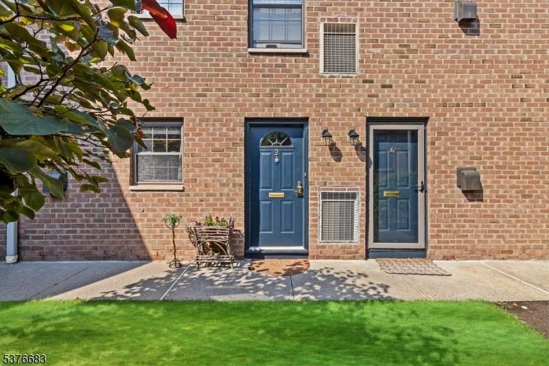 Beautiful Co op ! Great, Updated Home !