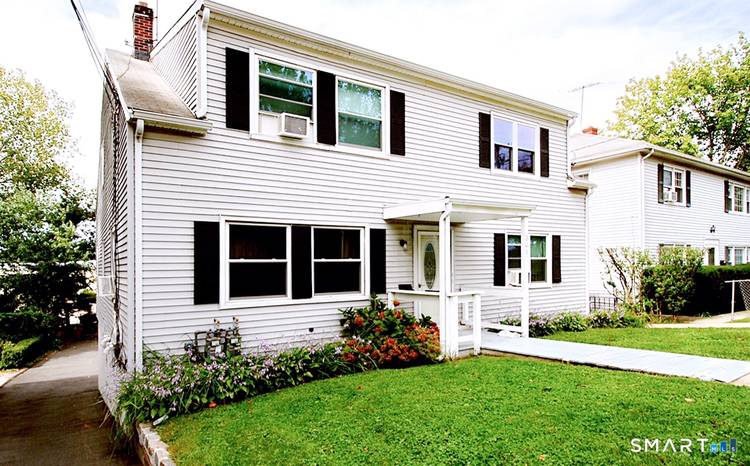 Welcome to this brand new, fully remodeled rental in the heart of Glenbrook.