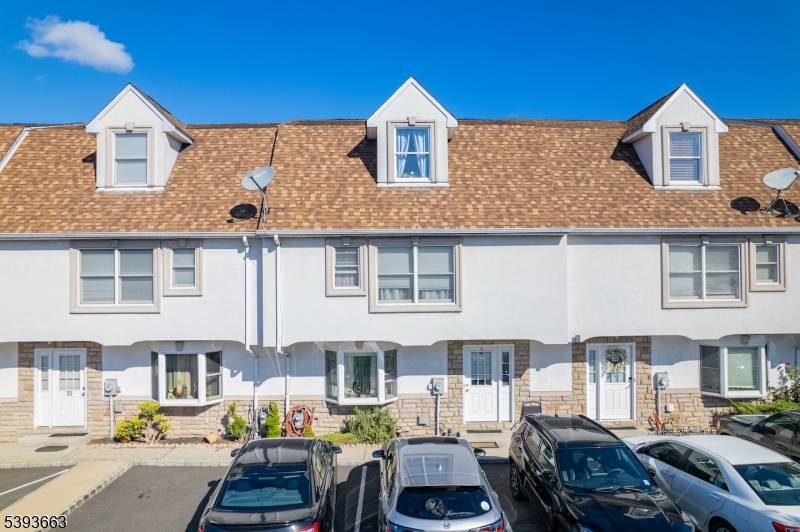 Welcome to 13 Val Sumo Ln in Newark.