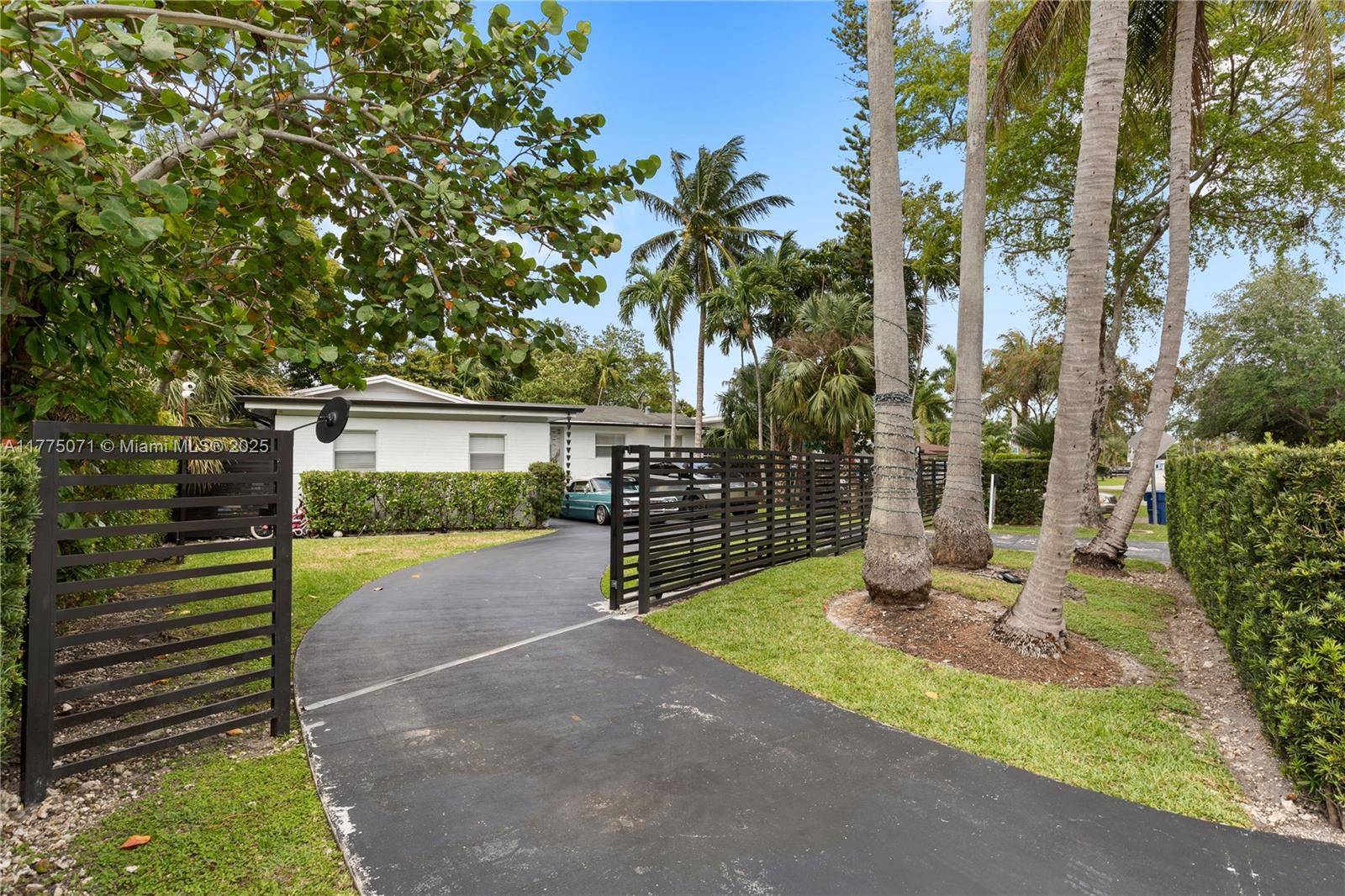 Beautiful modern home. Fully renovated in this quiet street.