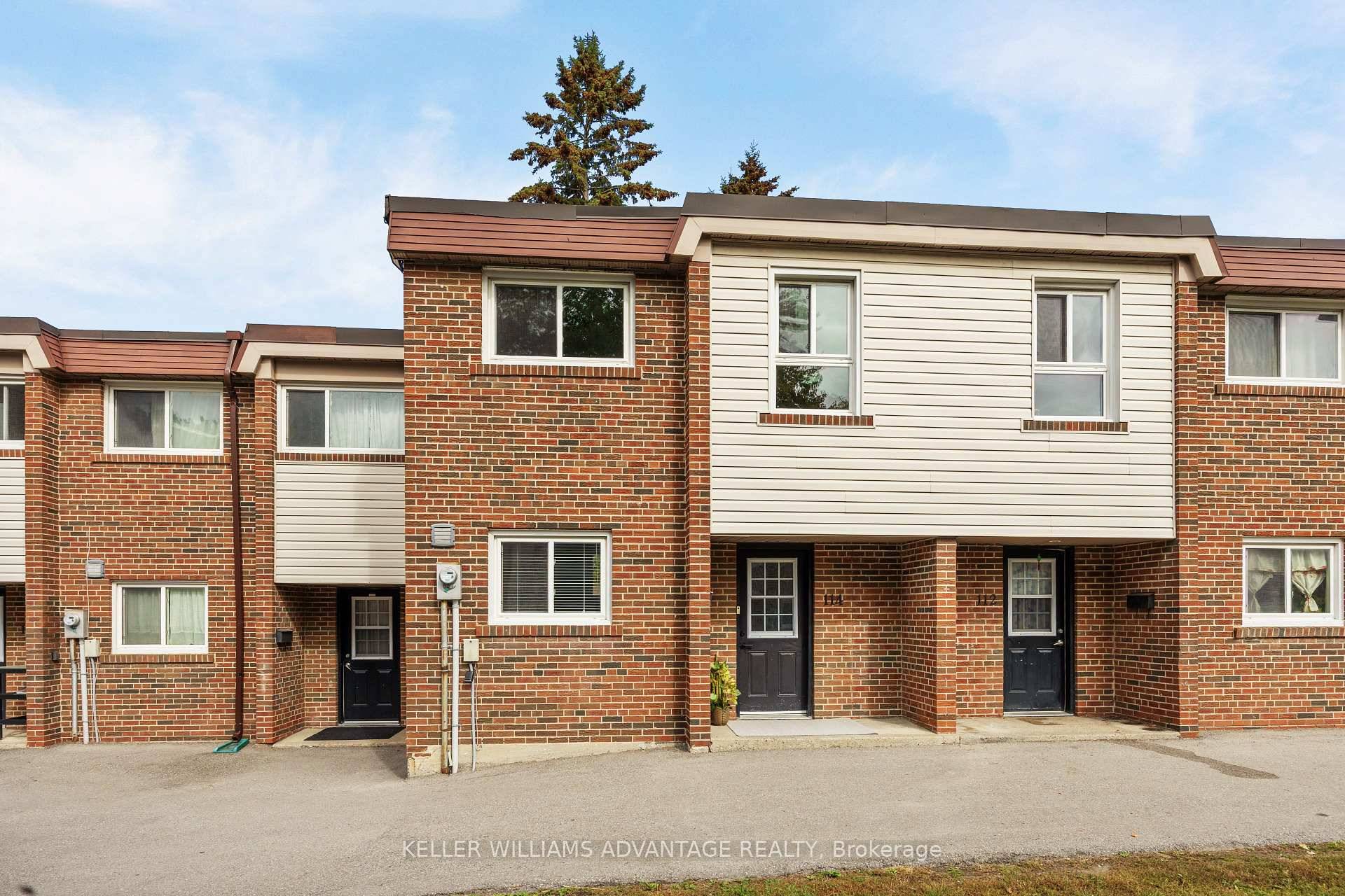 WALK OUT BASEMENT Rarely Offered, Luxury Renovated 3 Bedroom Executive Co ownership Townhouse Backing To Godstone Park, In The Family Friendly 'Don Valley Village' Neighborhood !