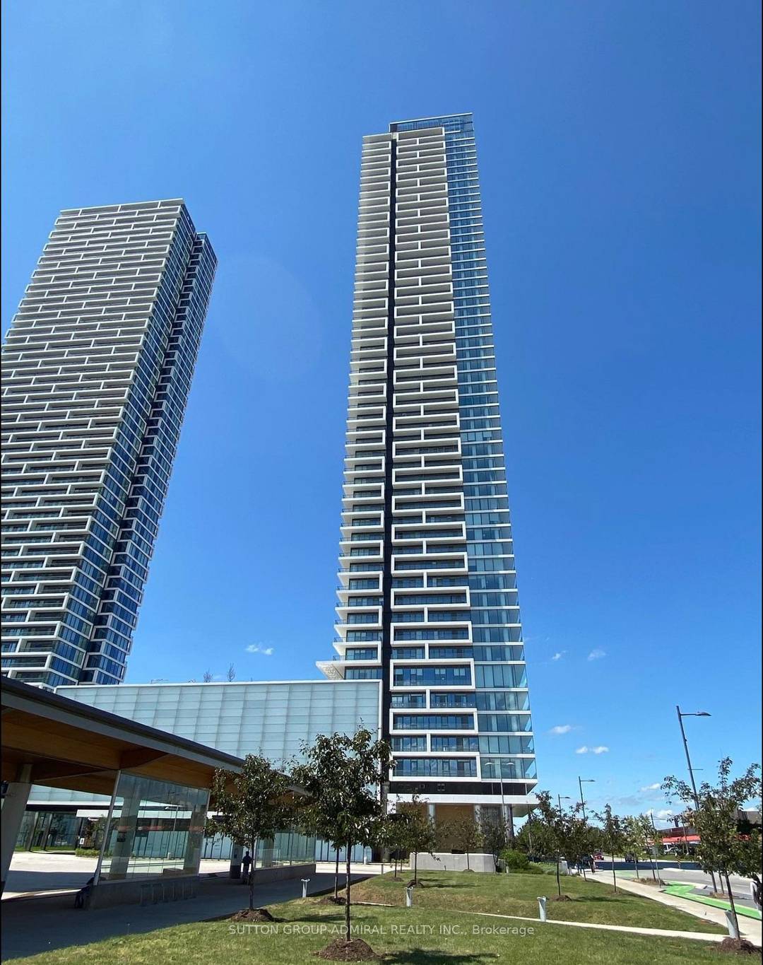 Fully Renovated 2 Bedroom 1.