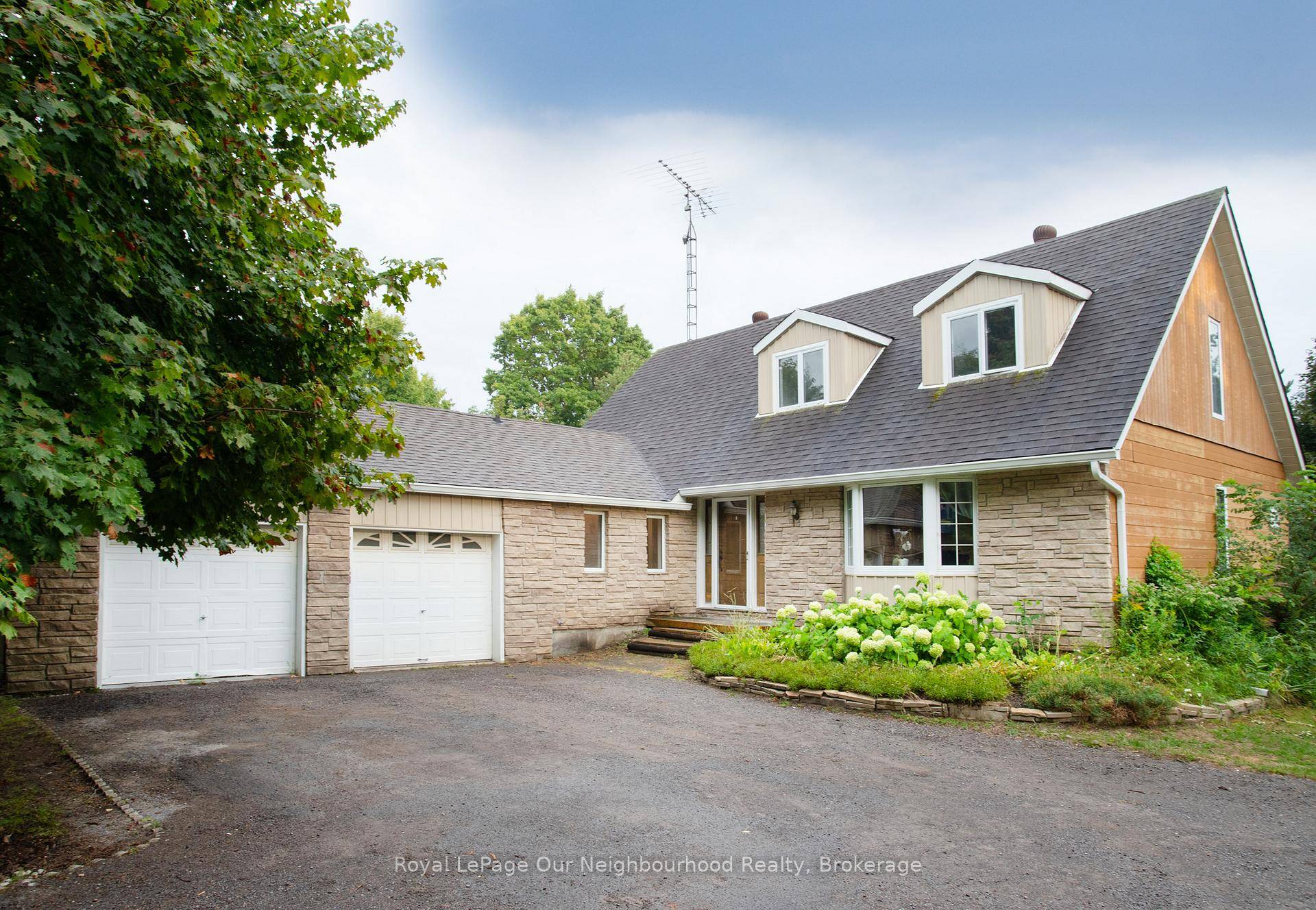 Welcome to 277 Crandall Rd, This 2 1 bedroom, 2 bath, 2100 sq.