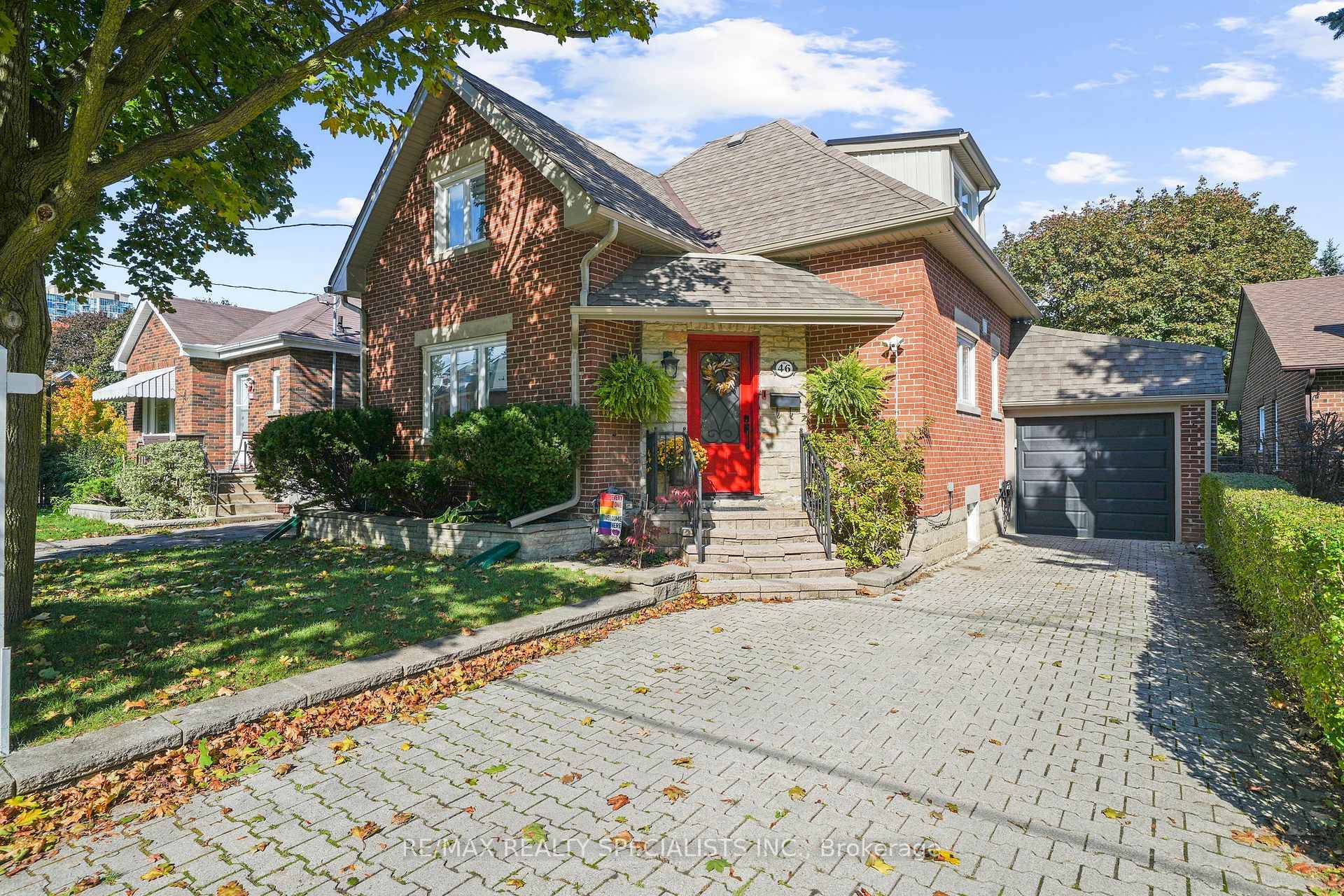 Beautifully maintained 3 bedroom home plus office located in one of Brampton's most desirable historic neighbourhoods.