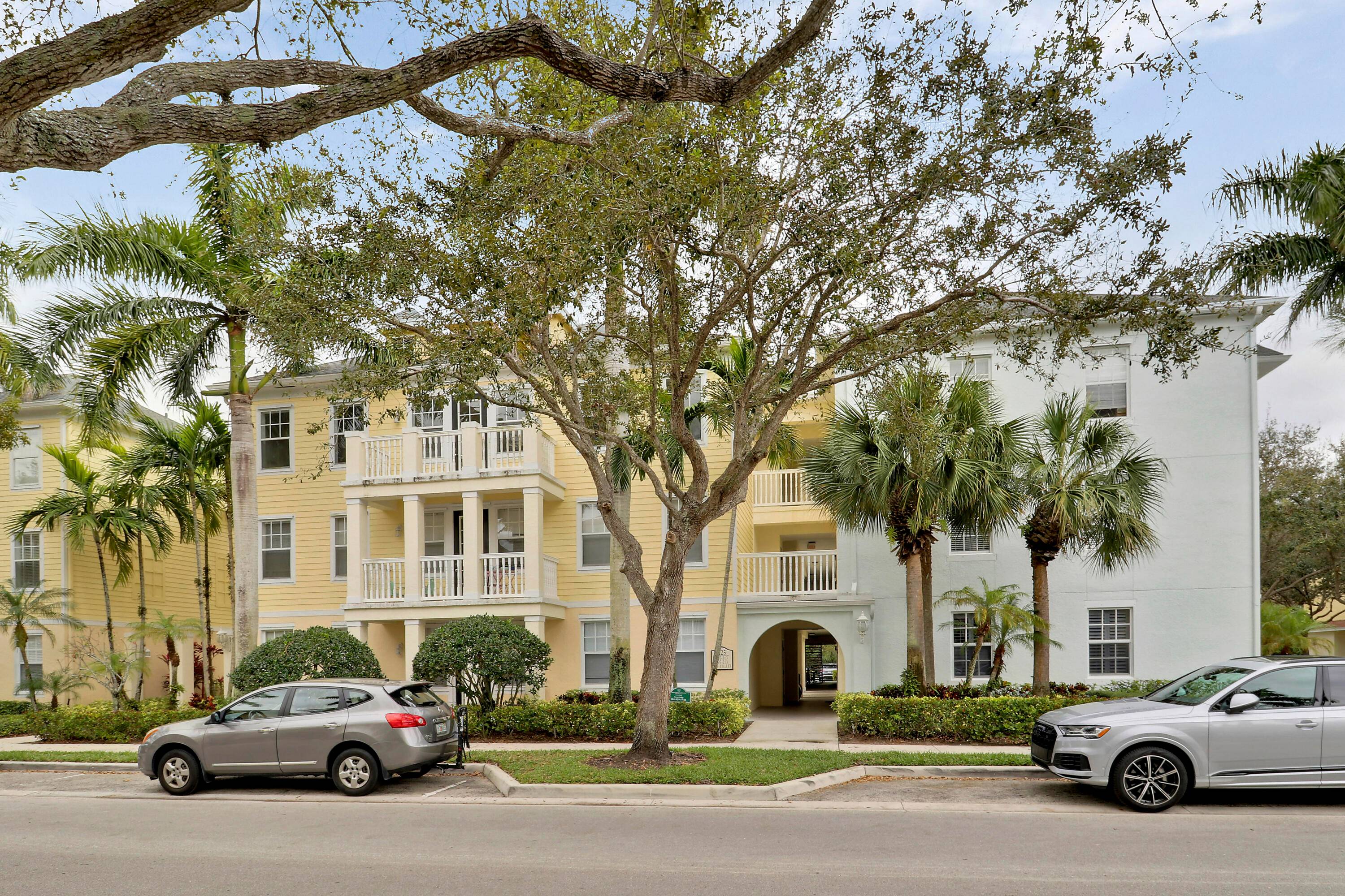 Investors Welcome to this charming Abacoa residence nestled in Jupiter, FL.