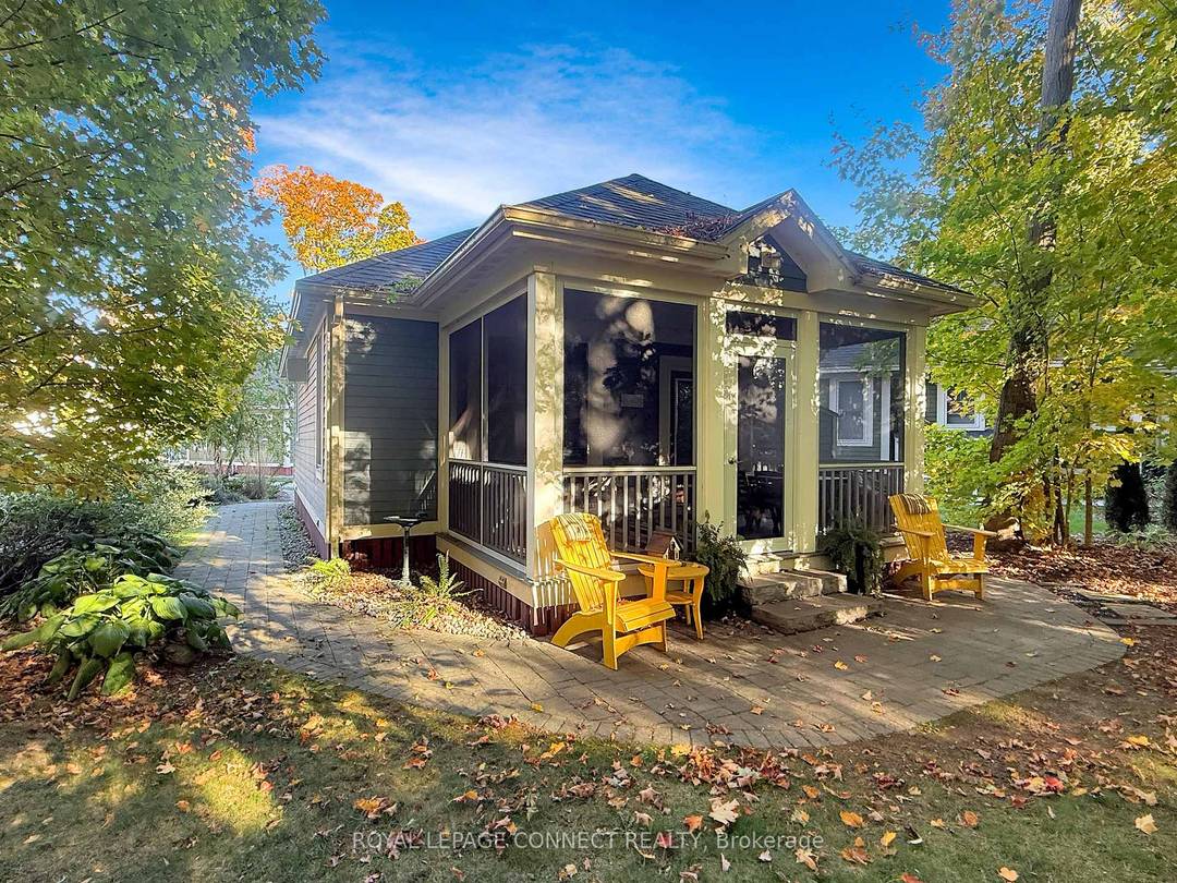 Your Woodland Hideaway in the Heart of Prince Edward County !