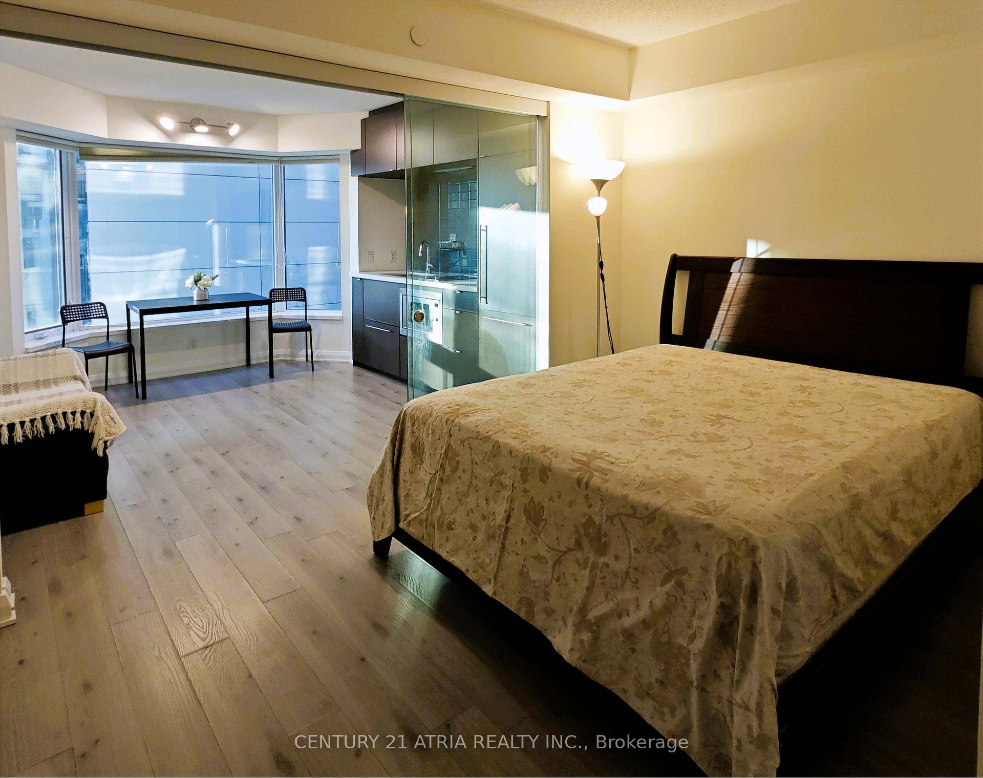 Luxurious 1 Br Condo In The Heart Of Yorkville.