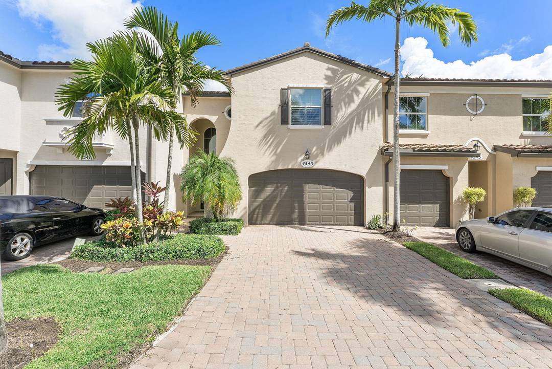 Welcome to this beautiful, furnished, and well maintained townhome in the heart of Palm Beach Gardens !