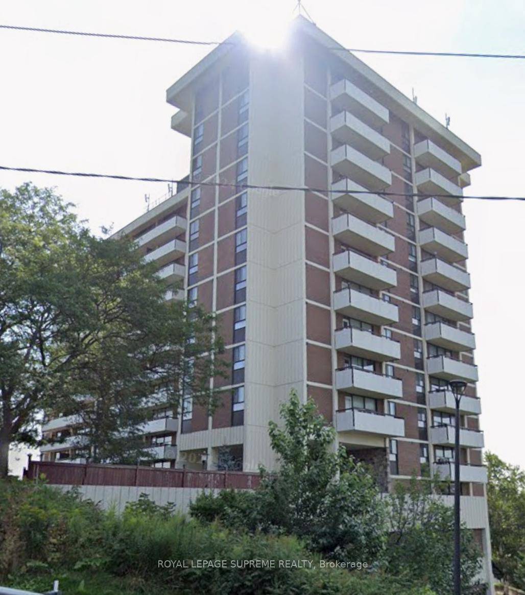 Large 1 Bedroom Condo, with great unblocked balcony views of the west end.