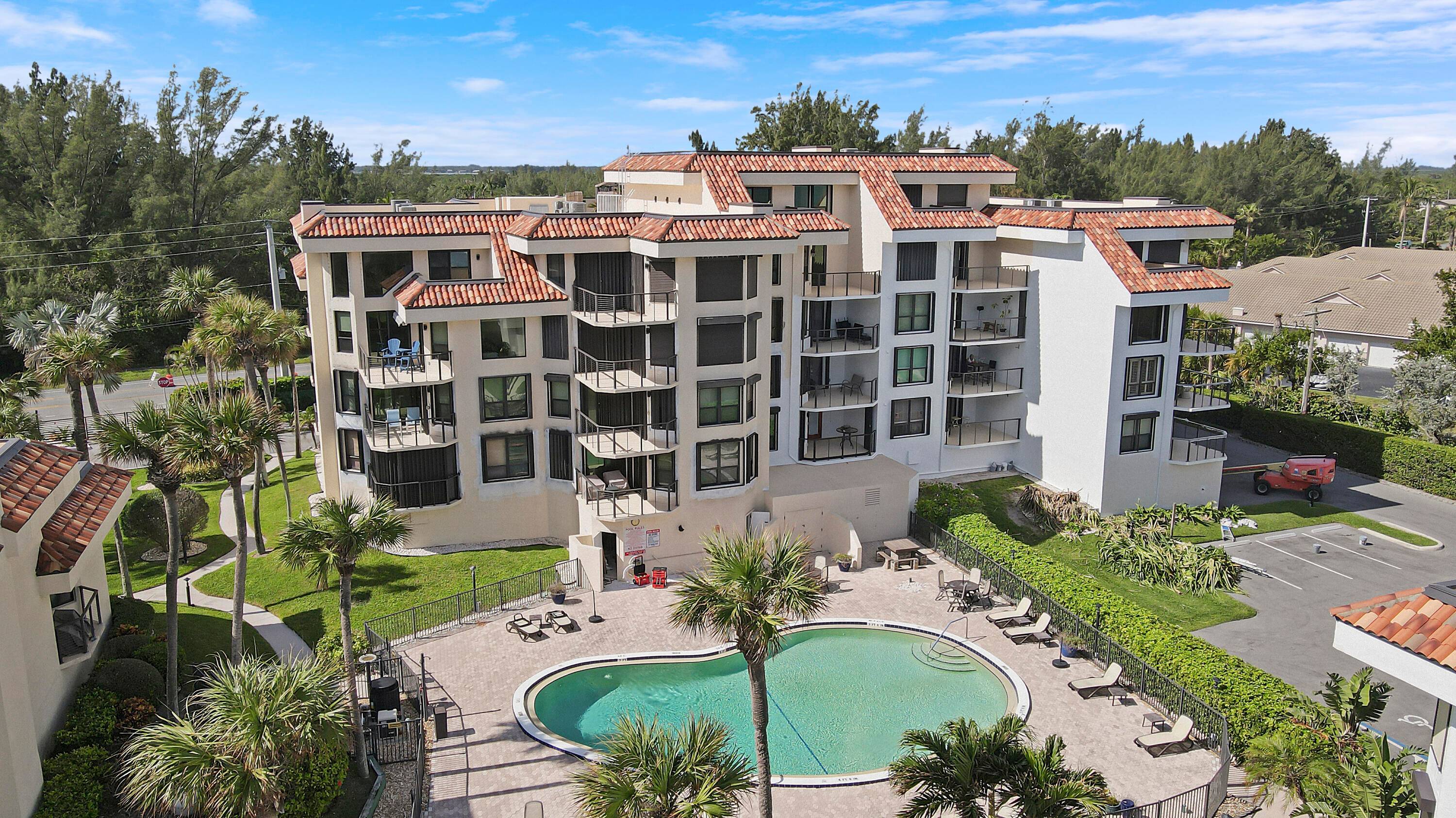 BEAUTIFUL EUROPEAN MODERN OCEAN FRONT CONDO WITH PRIVATE BEACH ACCESS With a Perfect milestone inspection report, secure underground garage parking, this open concept, 3 bedroom, 3 bath unit has been ...