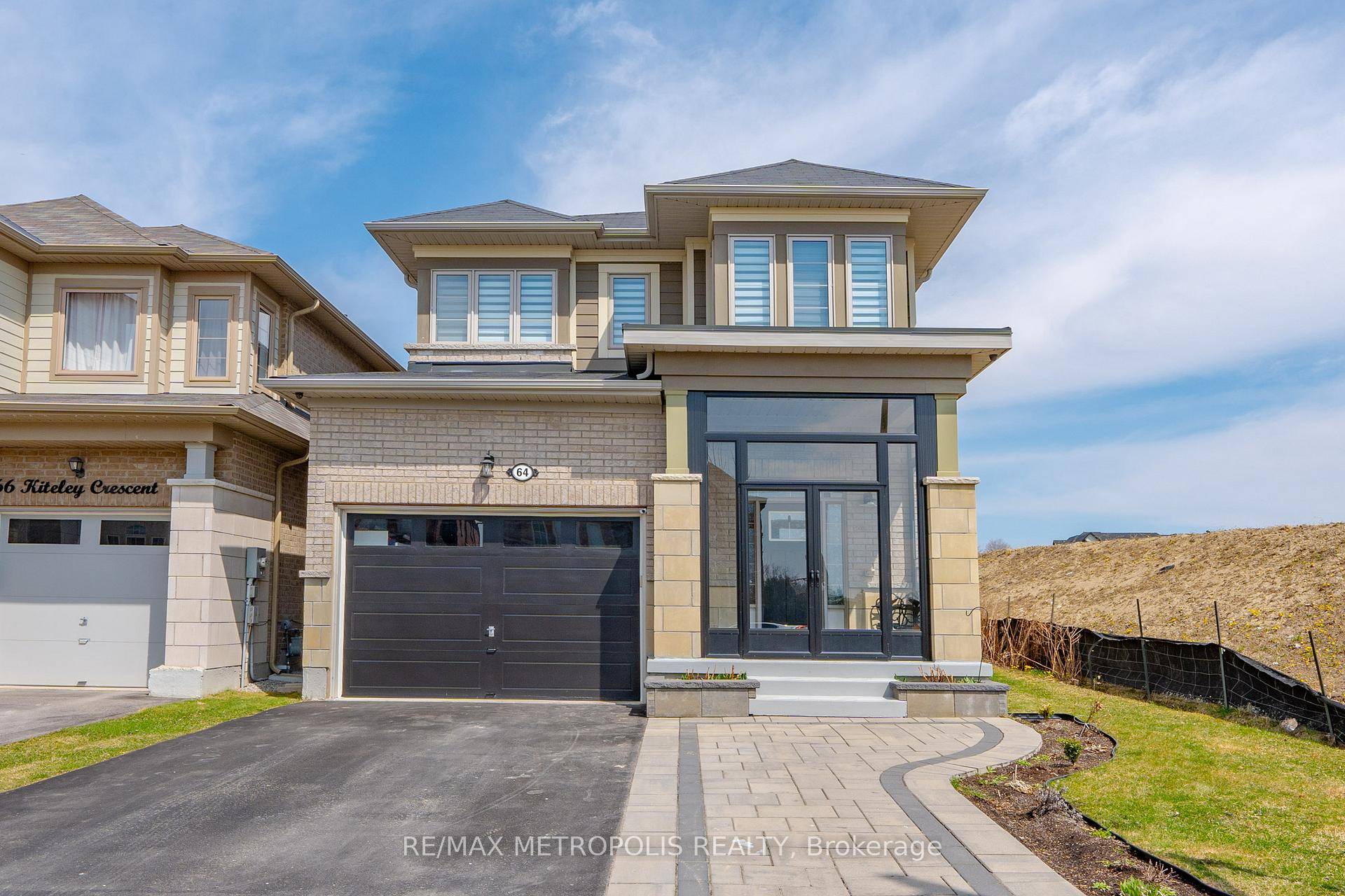 Welcome to 64 Kiteley Cres in the luxurious community of Sharon Village !