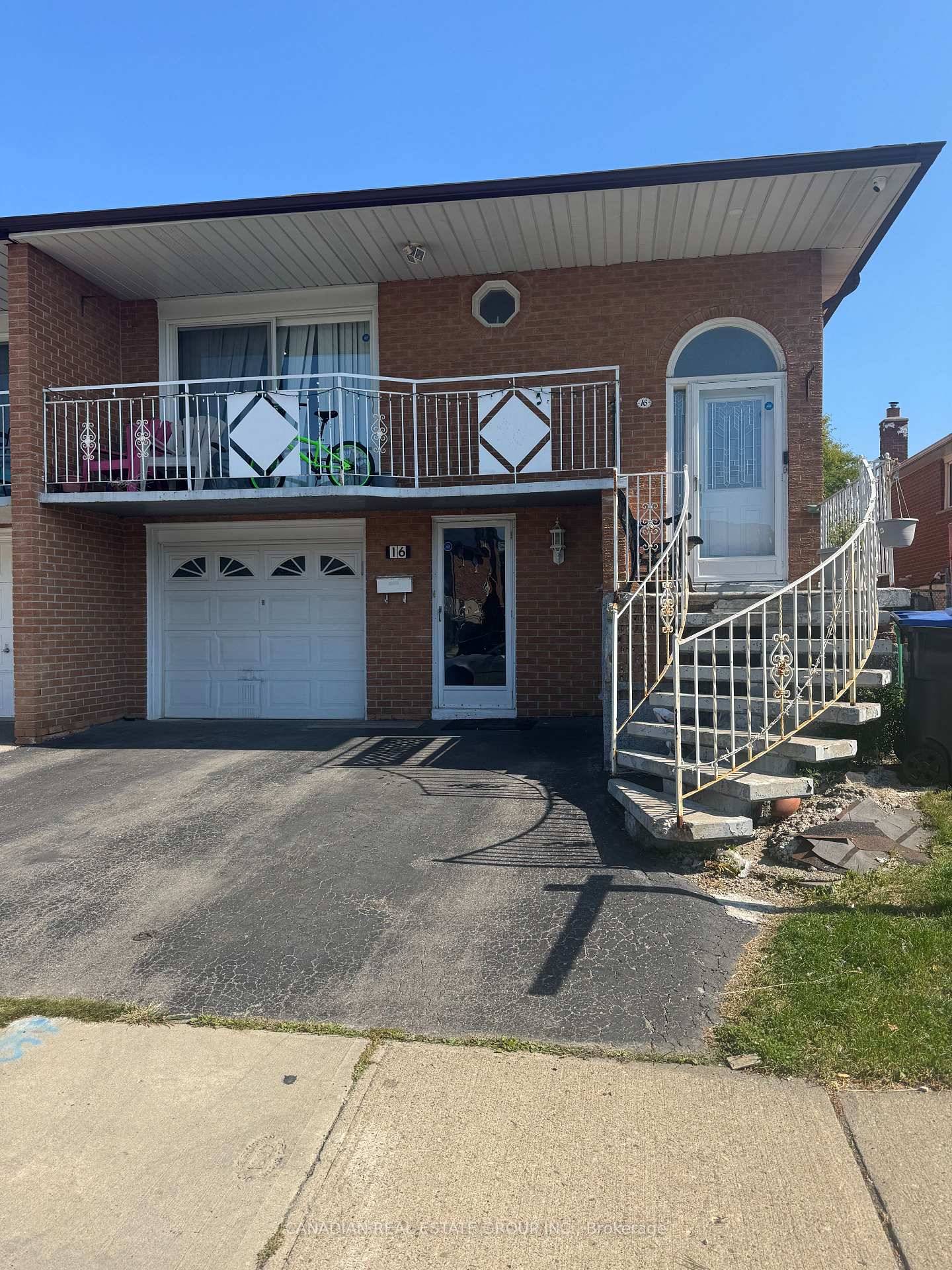 Excellent Oppertunity for first time buyers, and Investor, Beautiful and Spacious 5 Level on a very quiet Street, 3 large size Bedrooms with 2 bedrooms LEGAL Basement, large size family ...