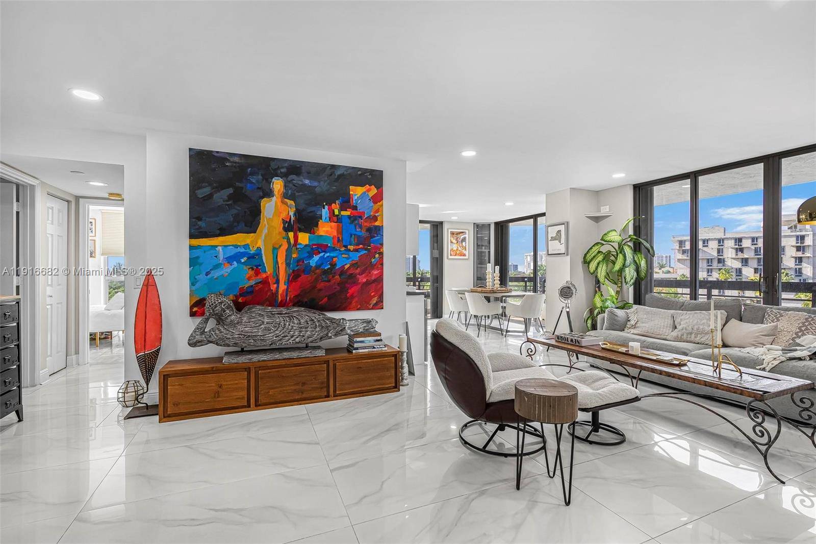 2 bed 2 bath condo in the prestigious Mystic Pointe condo located in Aventura.