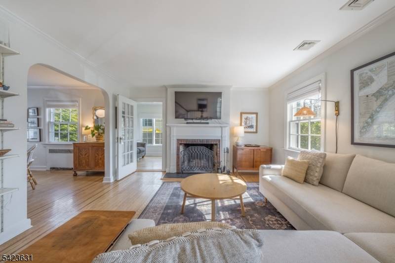 STORYBOOK SIDE HALL COLONIAL IN THE HEART OF SPECTACULAR SUMMIT !