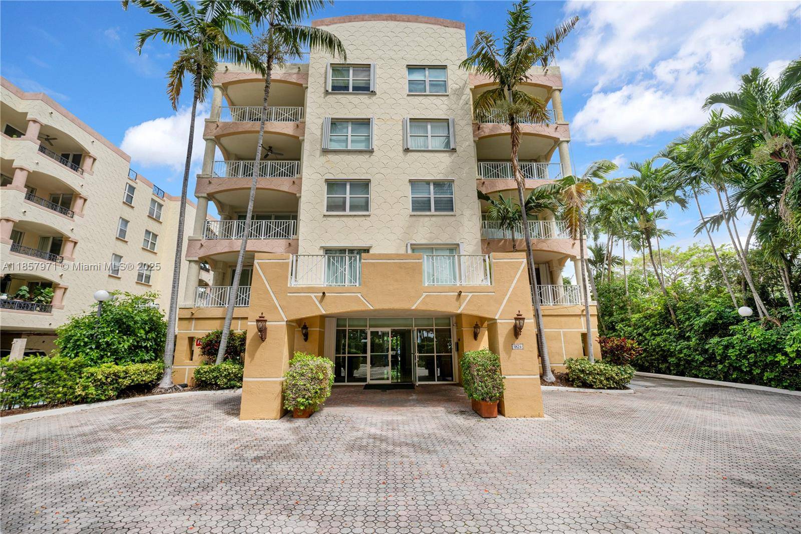 Rarely available gem in a boutique building on Brickell Ave !