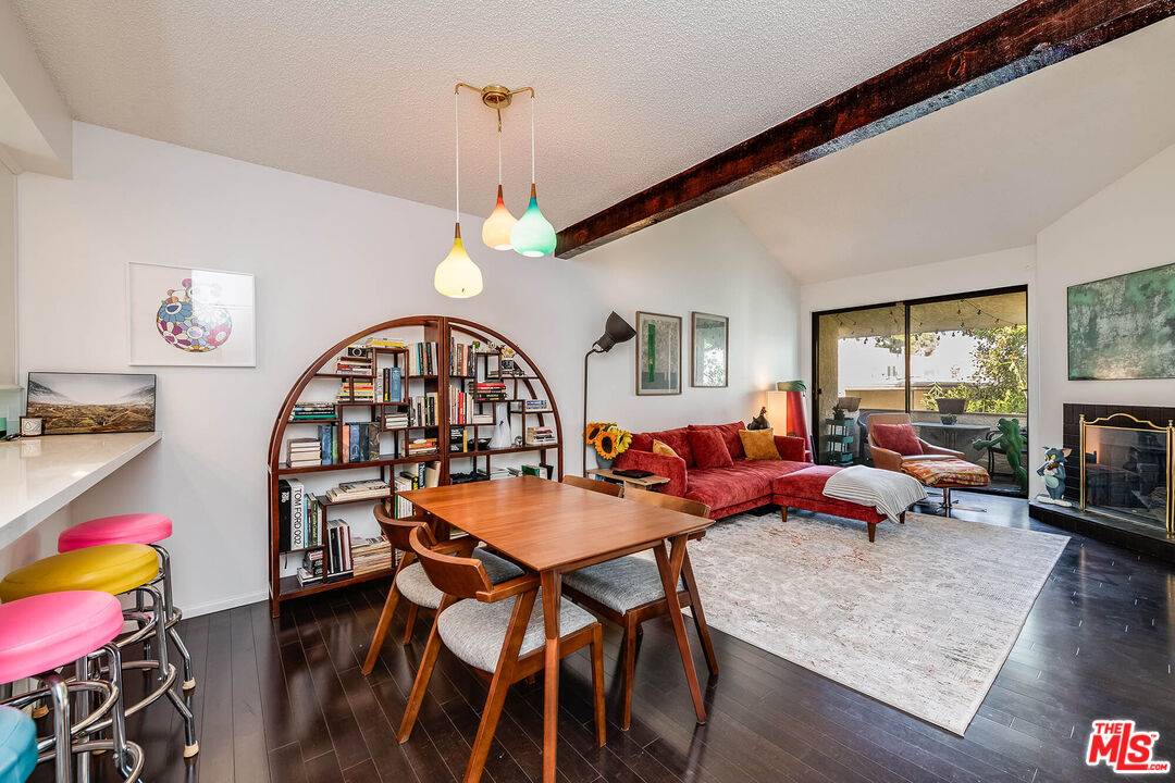 3480   Barham Blvd 1BR Hollywood Hills East La