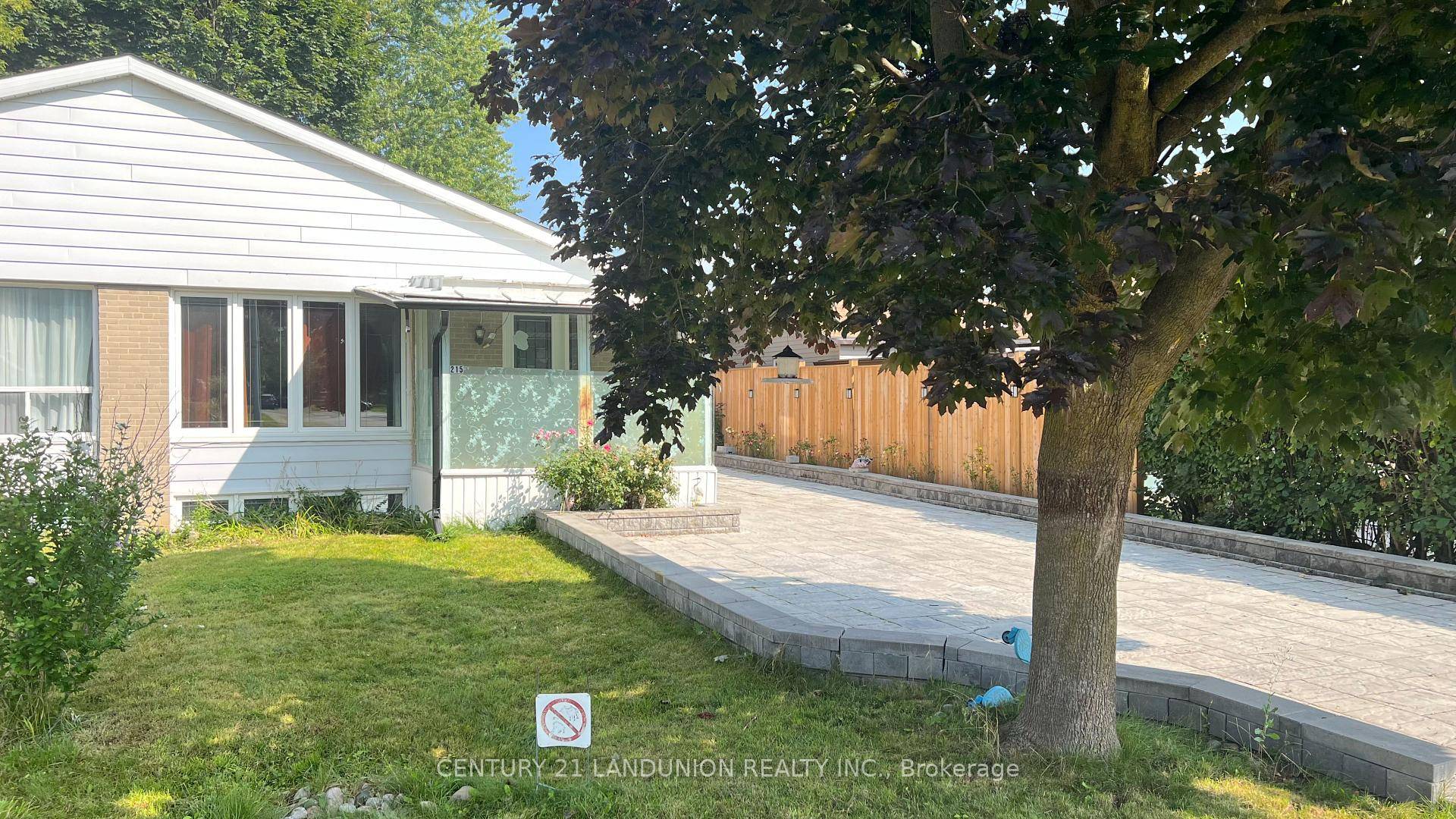 Bright 2 Bedroom, One 4 Piece Bath Basement Apartment With Separate Entrance In A Quiet Richmond Hill Crosby Neighbourhood !