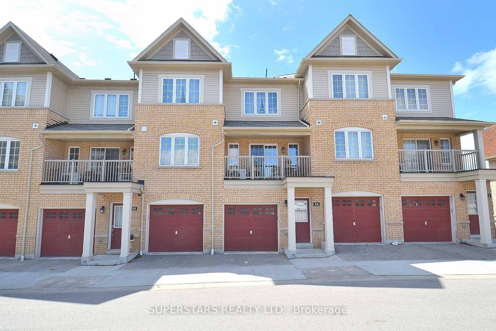 This Bright And Spacious Townhouse Boasts 2 Bedrooms And 2 Bathrooms.