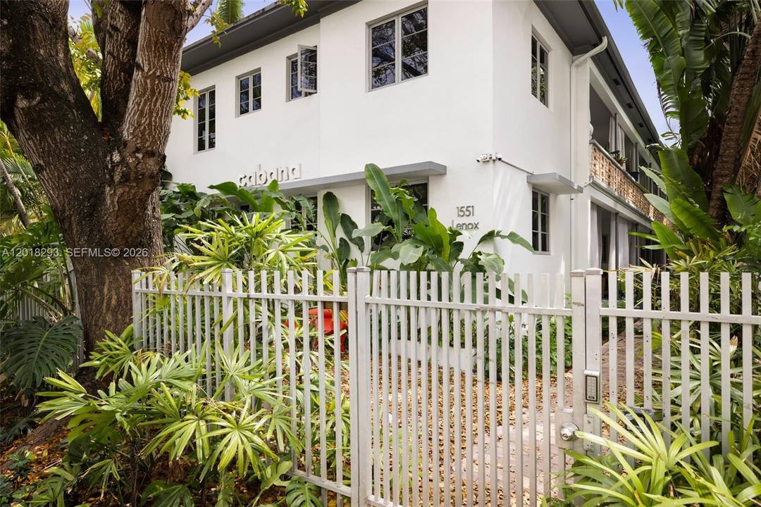 Welcome to your tranquil oasis in the heart of Miami Beach !