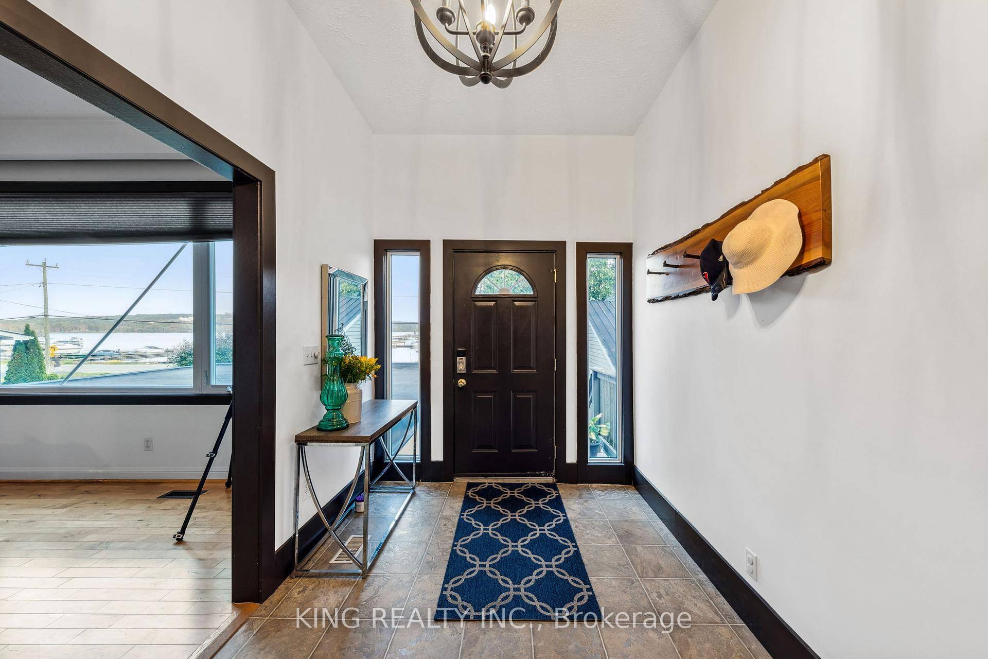 Welcome to your ideal waterfront escape on the shores of the outer harbour, with direct access to Georgian Bay.