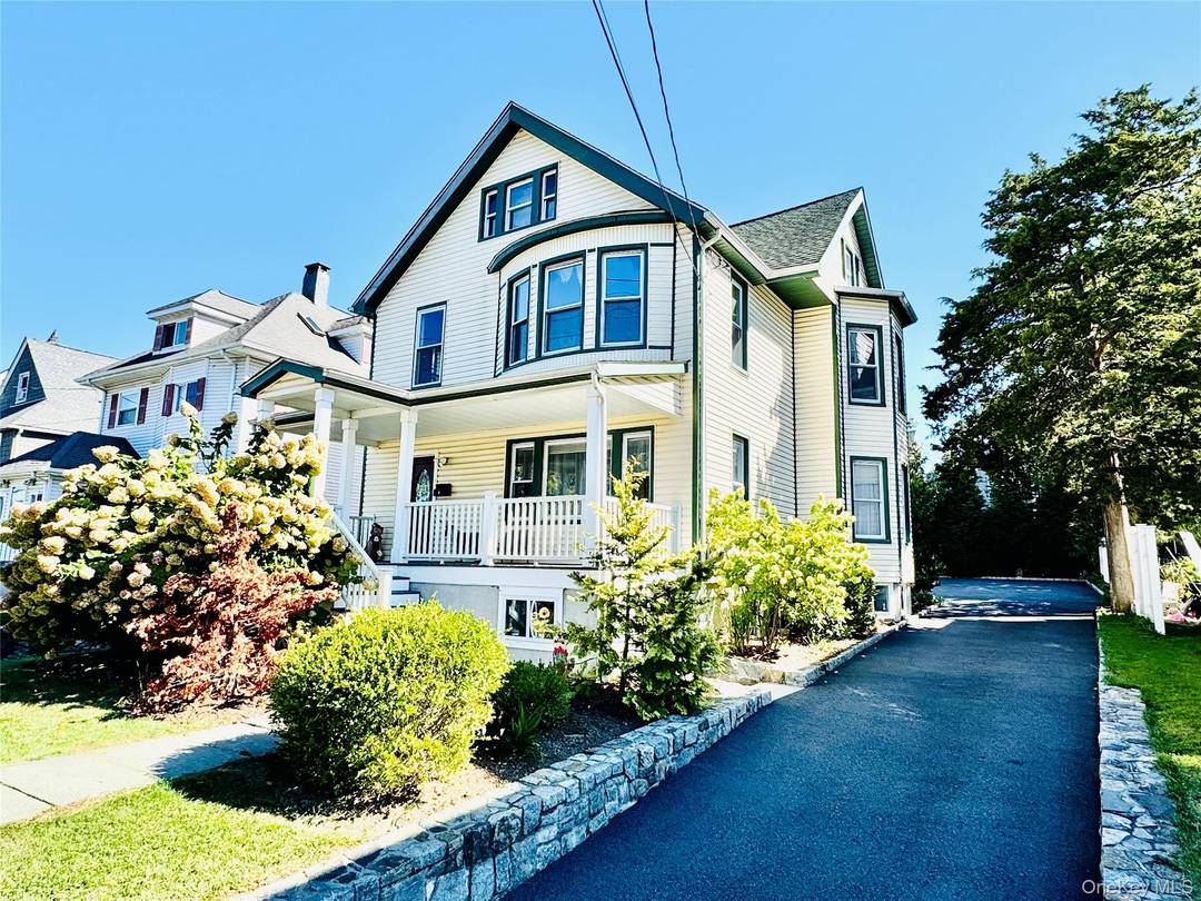 Beautifully Renovated Colonial Home for Rent Steps from the Hudson River !