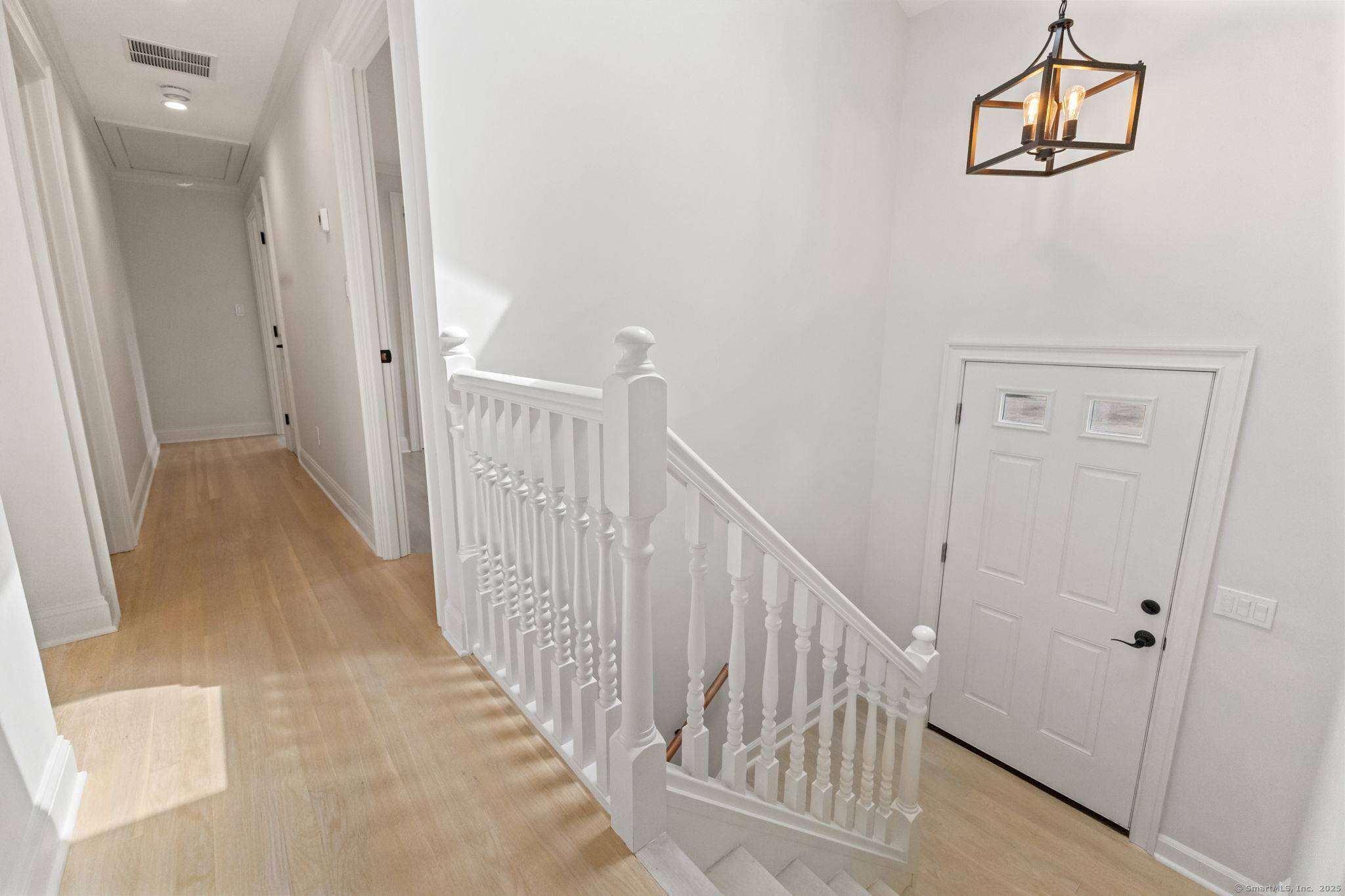 Beautifully renovated in 2025, this raised ranch is set on a quiet cul de sac in Stamford's desirable Mid Ridges neighborhood.