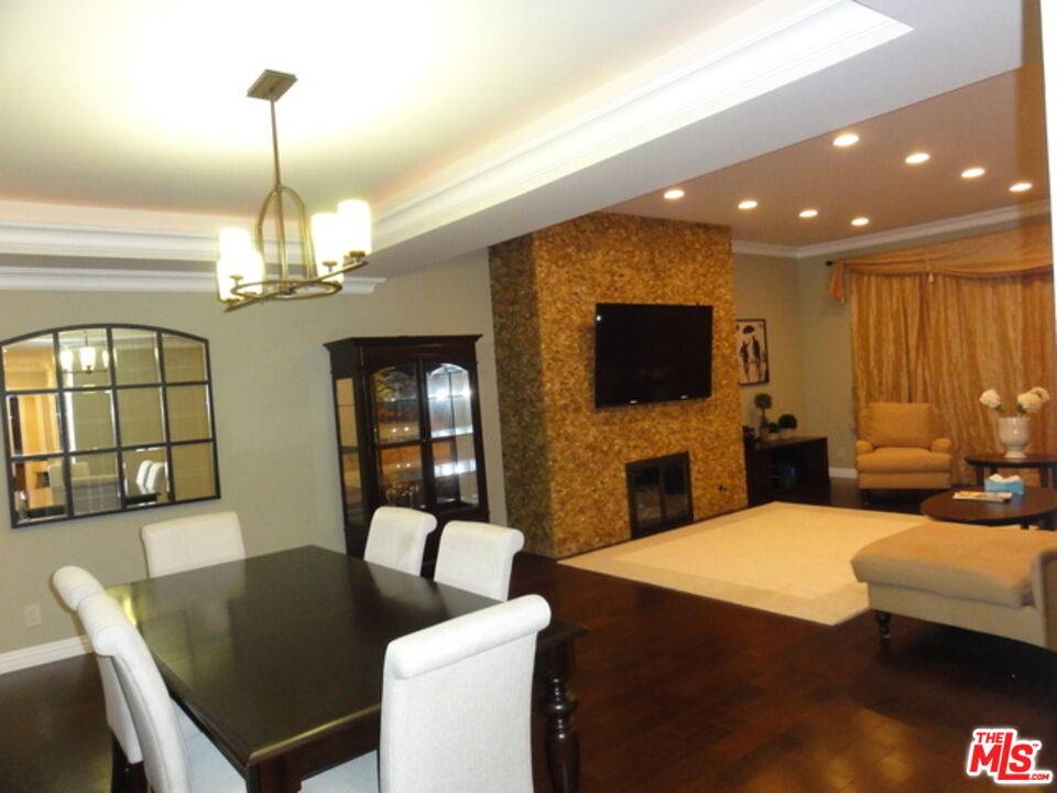 1880  VETERAN AVE 2BR Beverlywood La