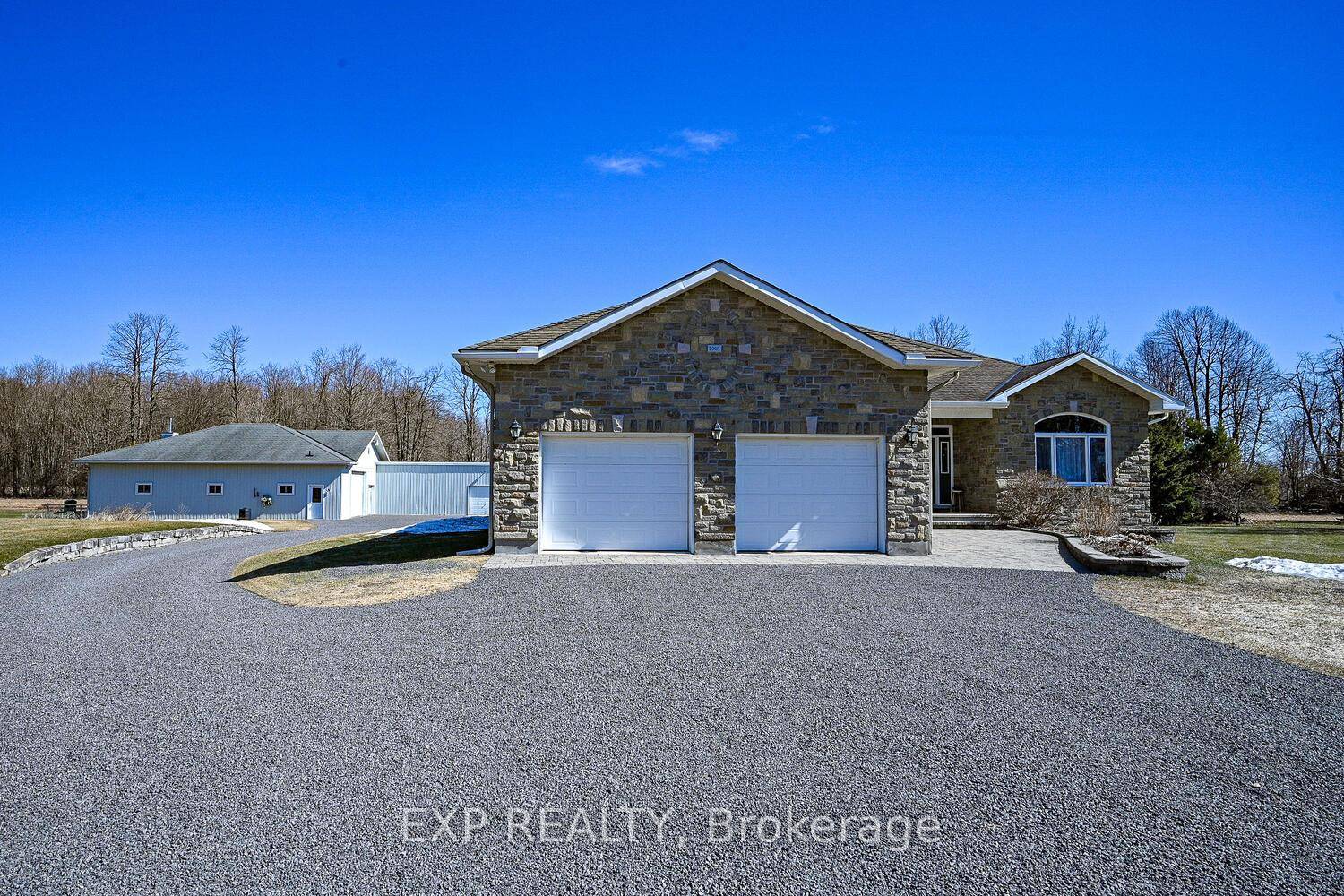 Custom built gem ! If you're looking for an exceptional family home, with all the amenities PLUS a 2000 sq' fully serviced workshop with insulated storage area nestled on 1.