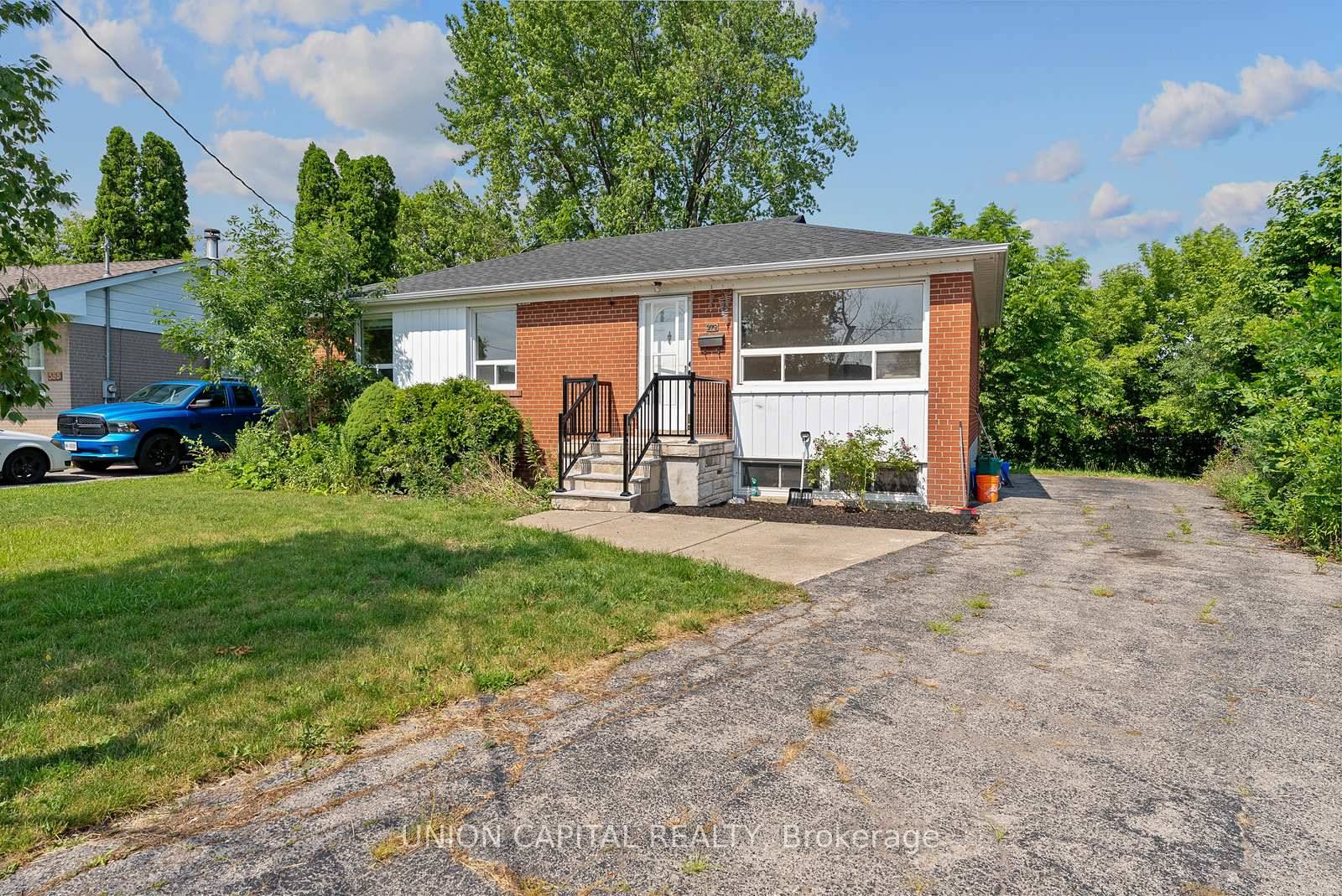 Welcome to this spacious and updated bungalow, located on a quiet court in highly desirable West Oakville.