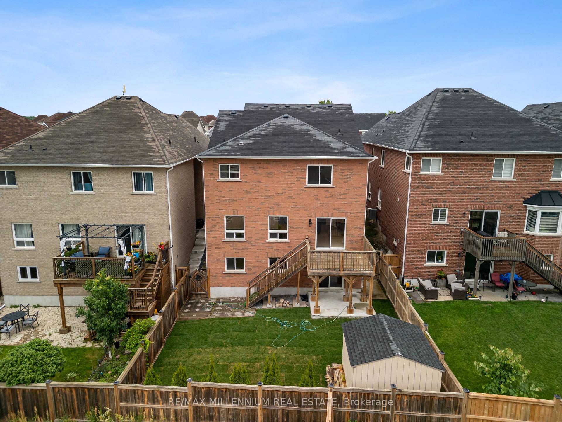 Bright, Spacious, Freshly Painted, 4 Bedrooms, 5 Bathrooms, Family Home with finished walkout basement located in the Park Ridge Community in North Oshawa is walking distance to top rated public ...