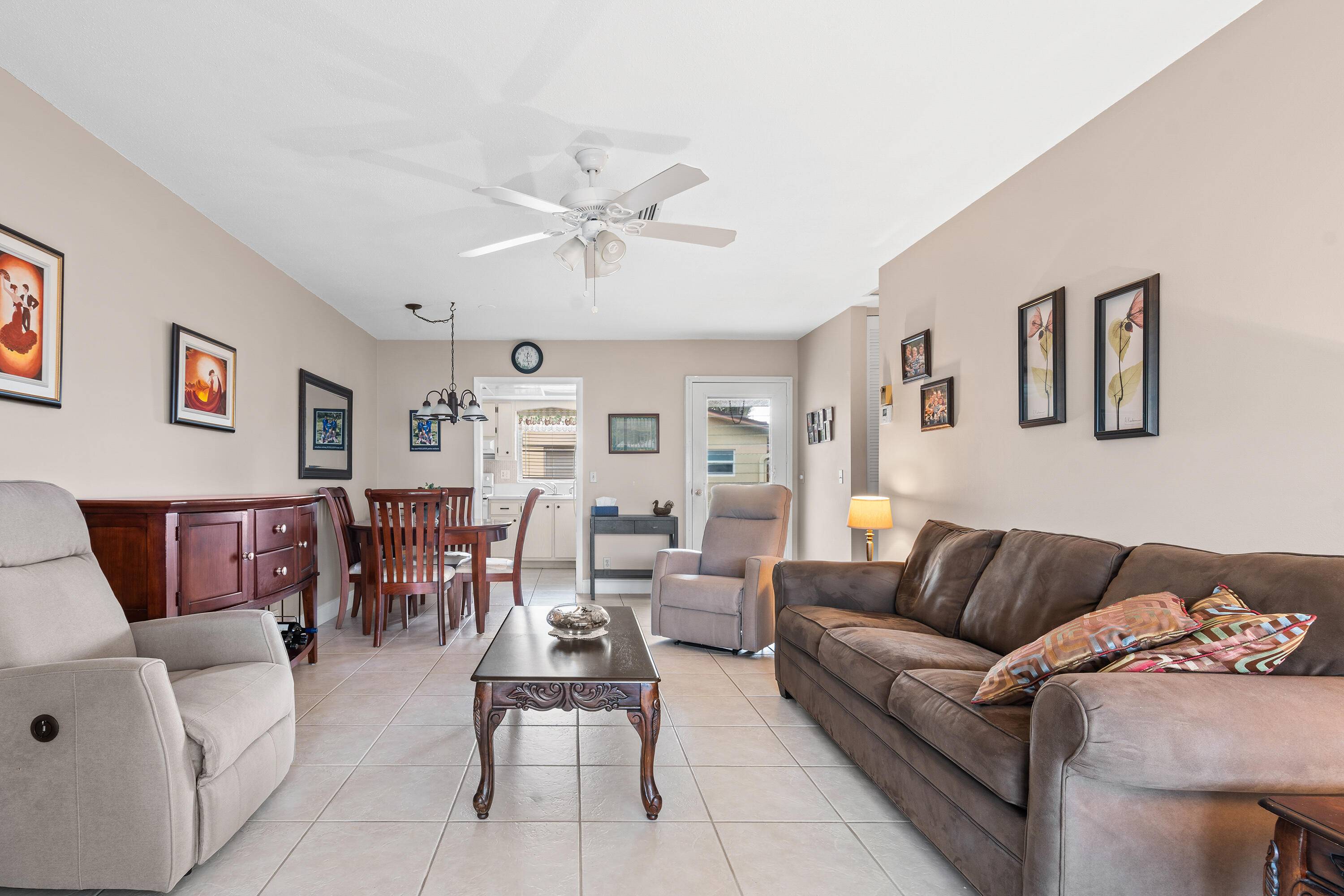 Very nice and well maintained unit.