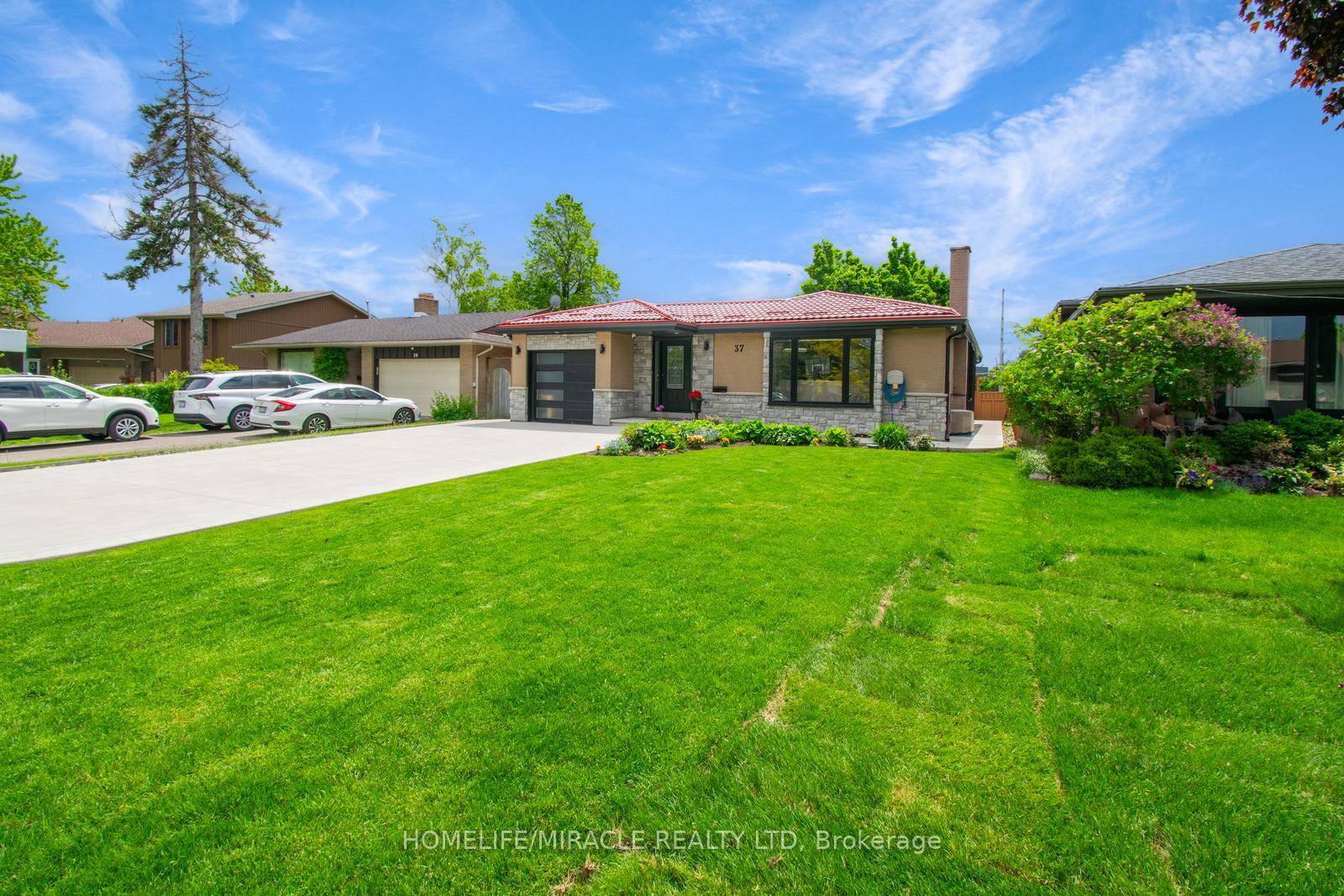 Exceptional Fully Renovated Bungalow in Brampton 300K in Premium Upgrades !