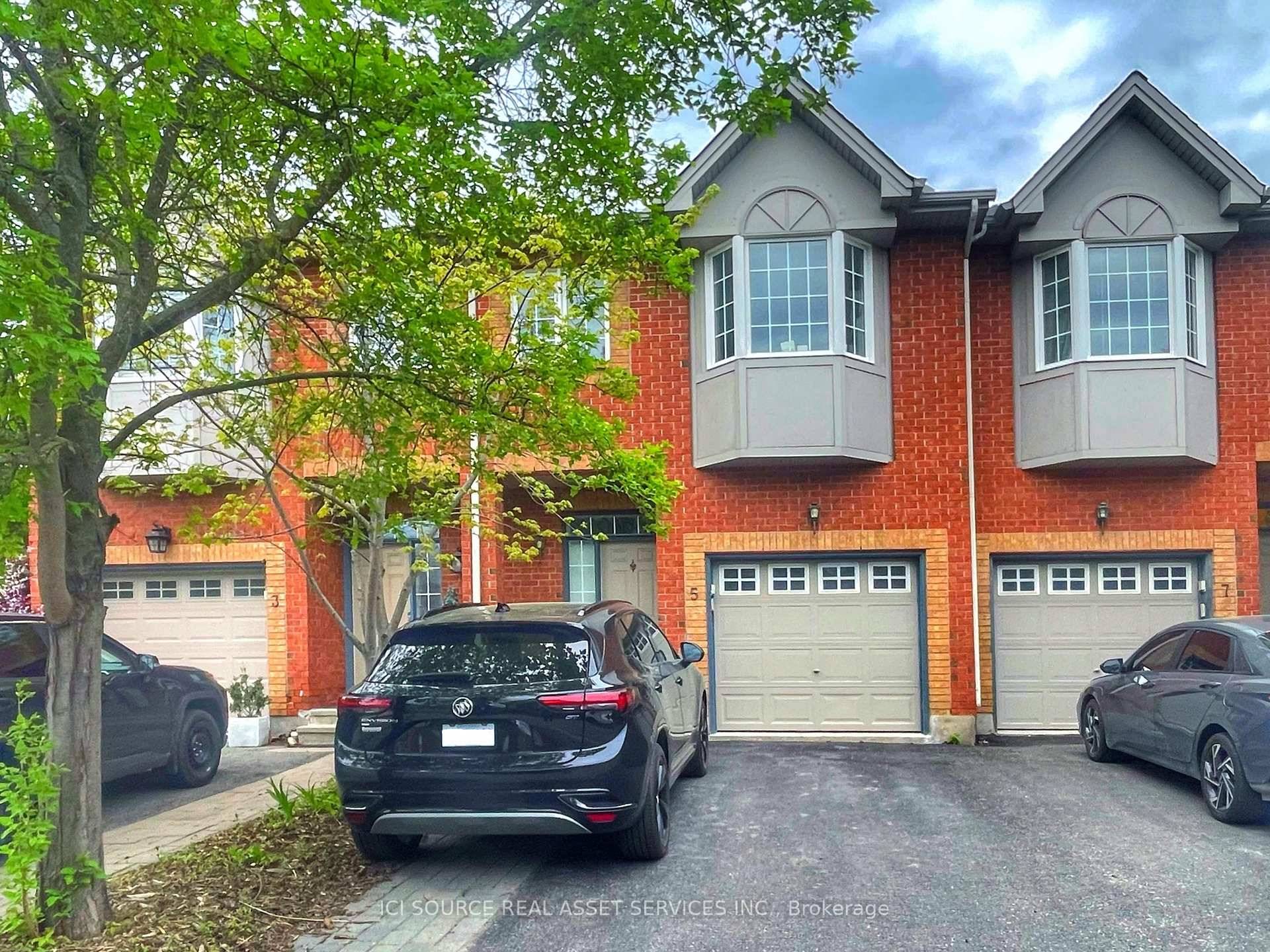 MOVE UP to this spectacular 3 1 BD AltaVista townhome with no rear neighbors, steps to U of O Medschool, CHEO amp ; the Ottawa General Hospital in lovely AltaVista ...
