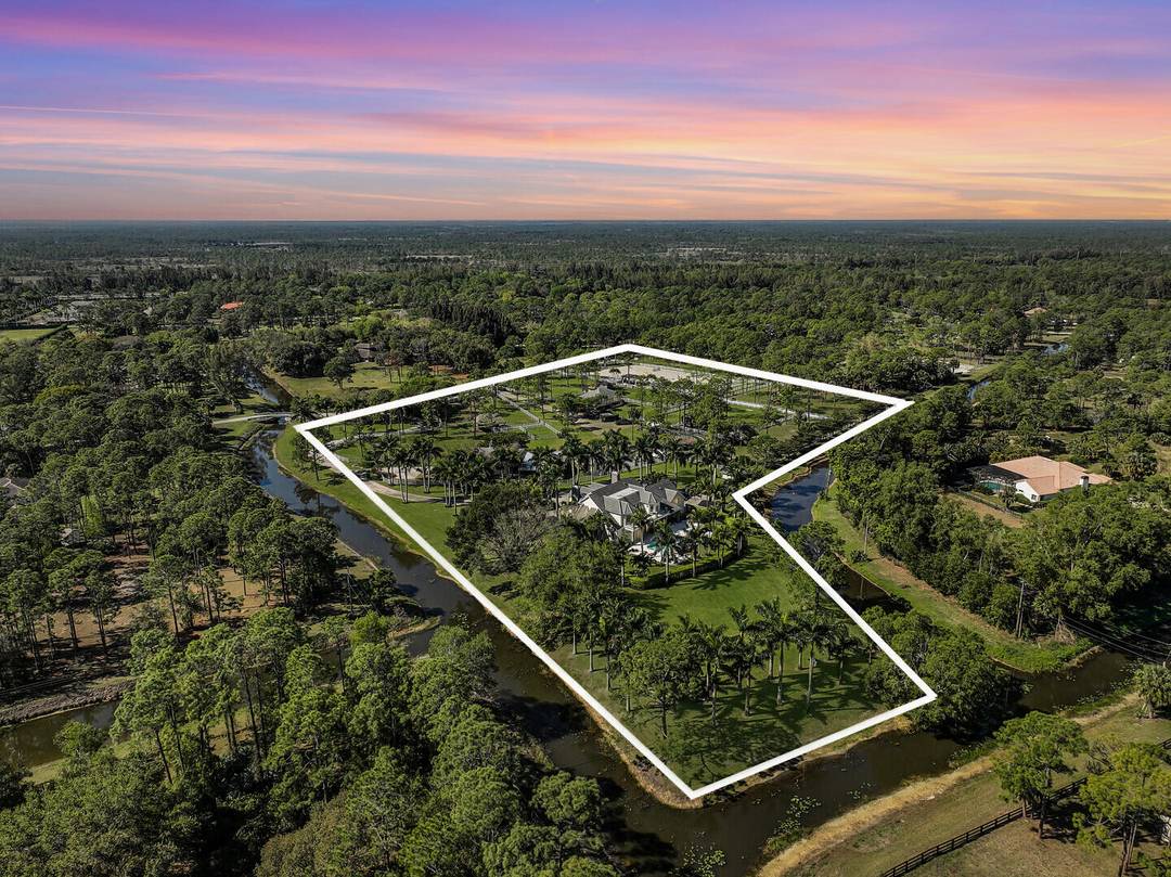 GardensExperience the ultimate in luxury equestrian living at 14639 Crazy Horse Lane, a 10 acre estate in the prestigious Caloosa community.