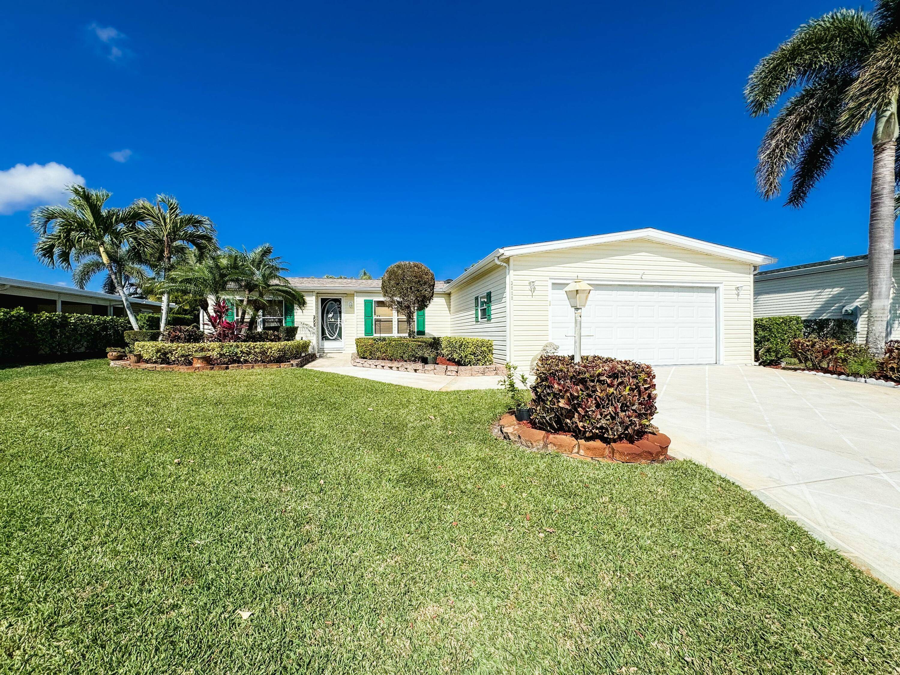 PRICED REDUCED TO SELL ! Escape to your ideal vacation retreat in the exclusive 55 Savanna Club community !