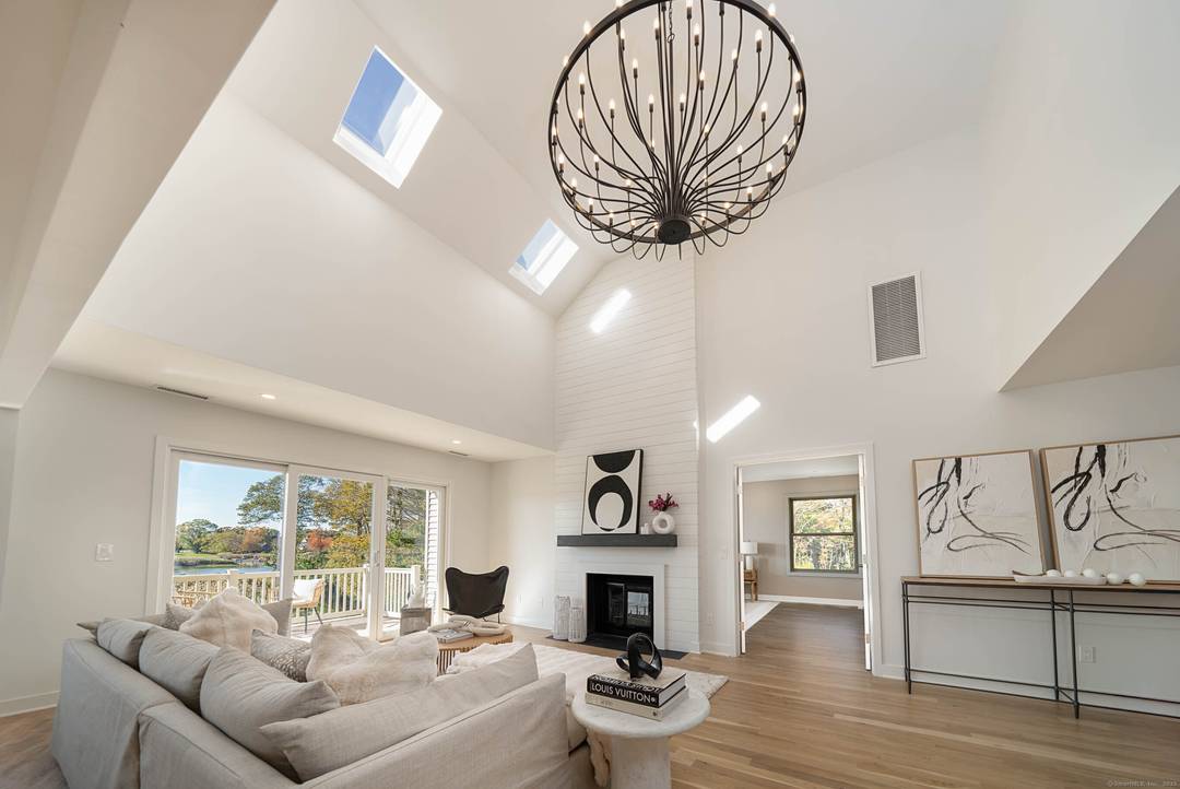 Luxurious 2 Bedroom, 2. 1 bathroom end unit condo in the Sylvan Point complex spans 1, 818 square feet of meticulously renovated water view living space.