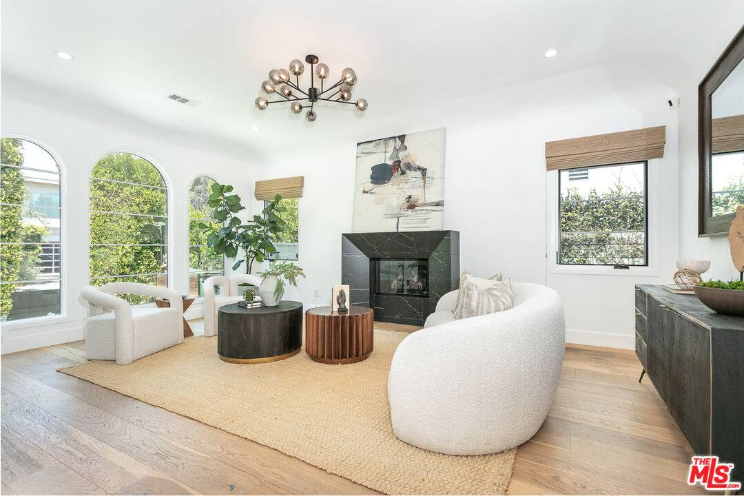 732  N Cherokee Ave 5BR Hancock Park La